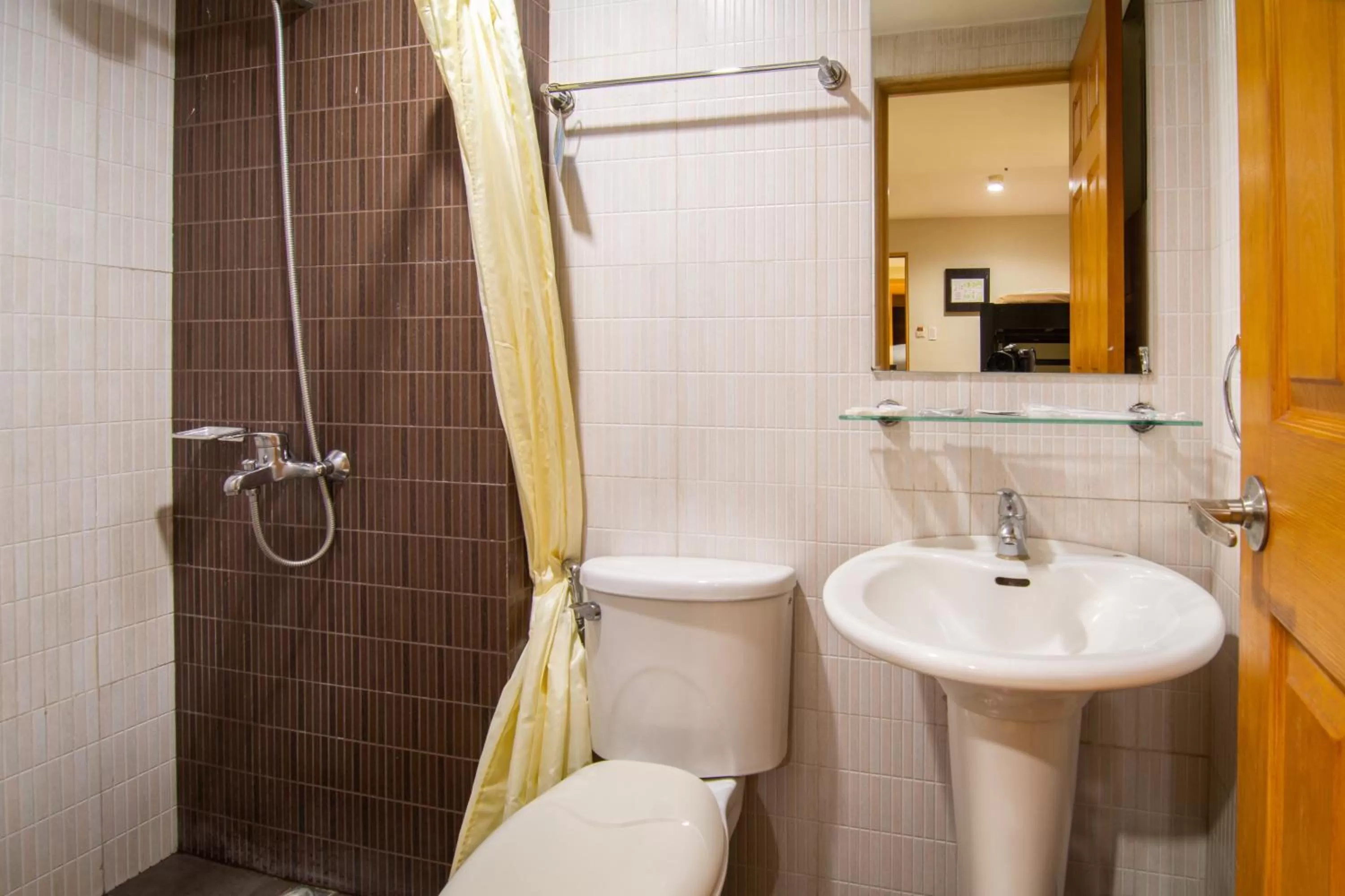 Shower in Festive Hotel Makati