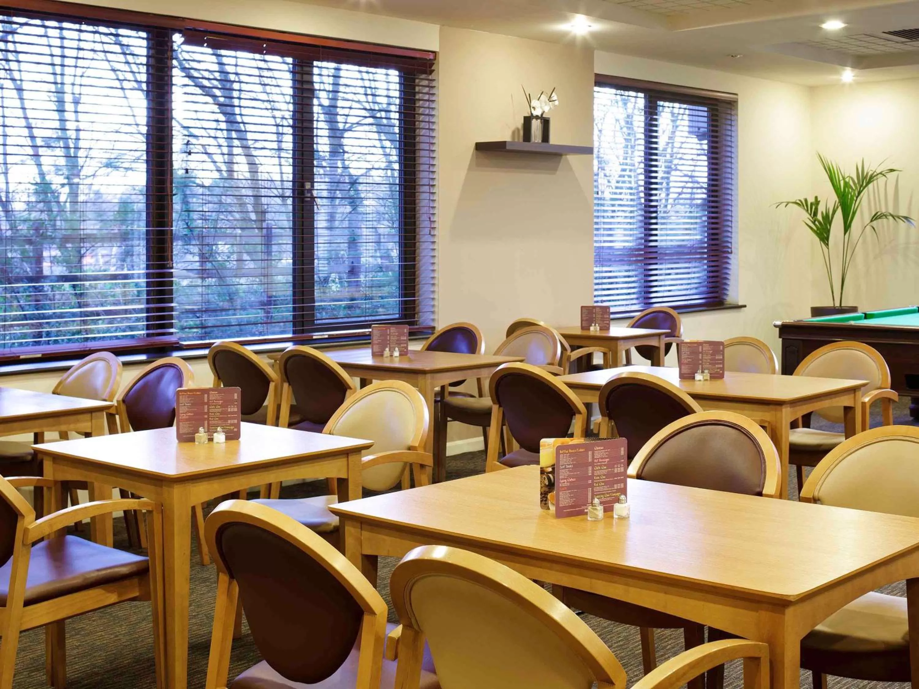 Restaurant/places to eat in ibis Lincoln