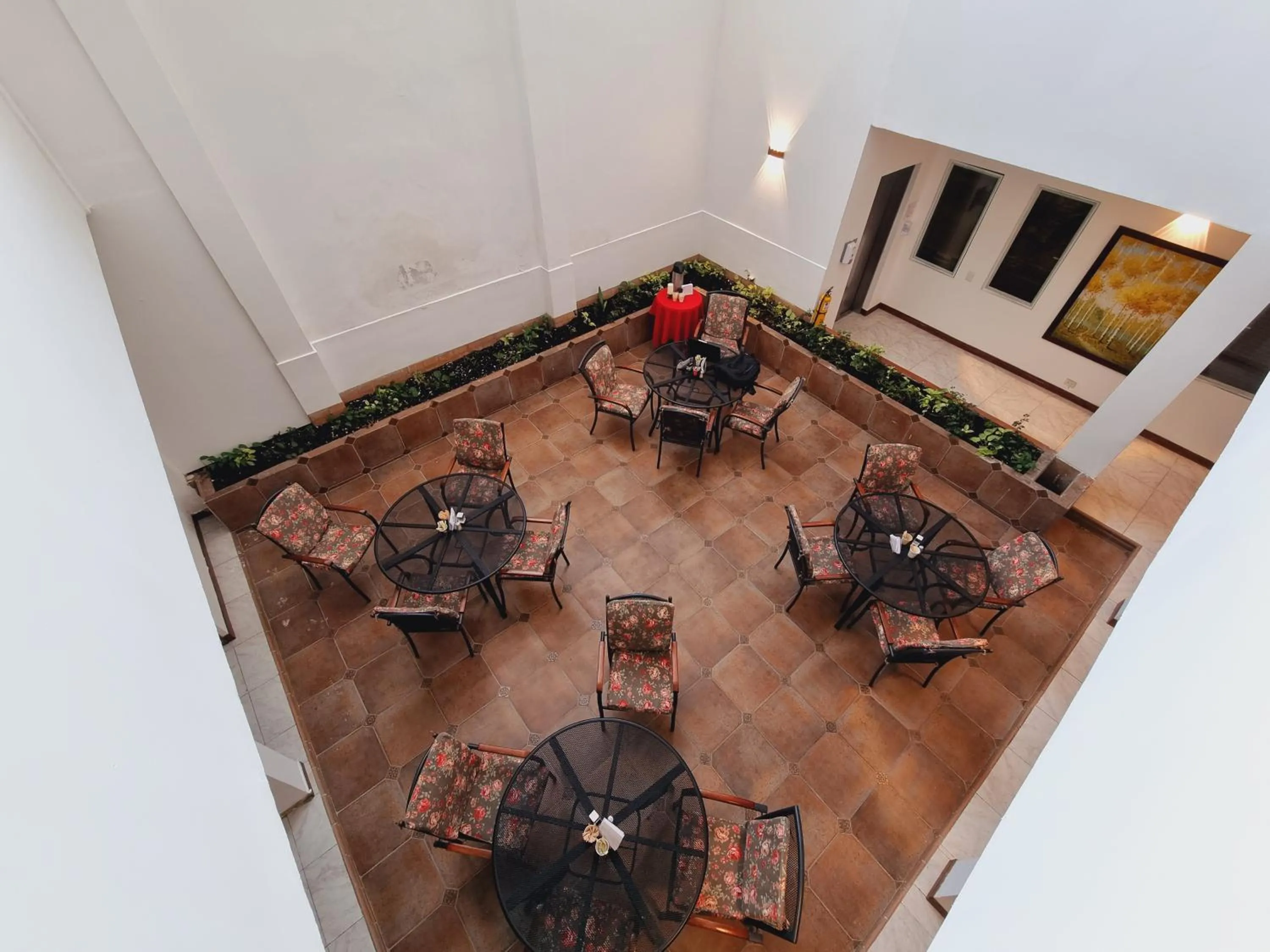 Restaurant/places to eat in Hotel Karlo By GHO Hoteles