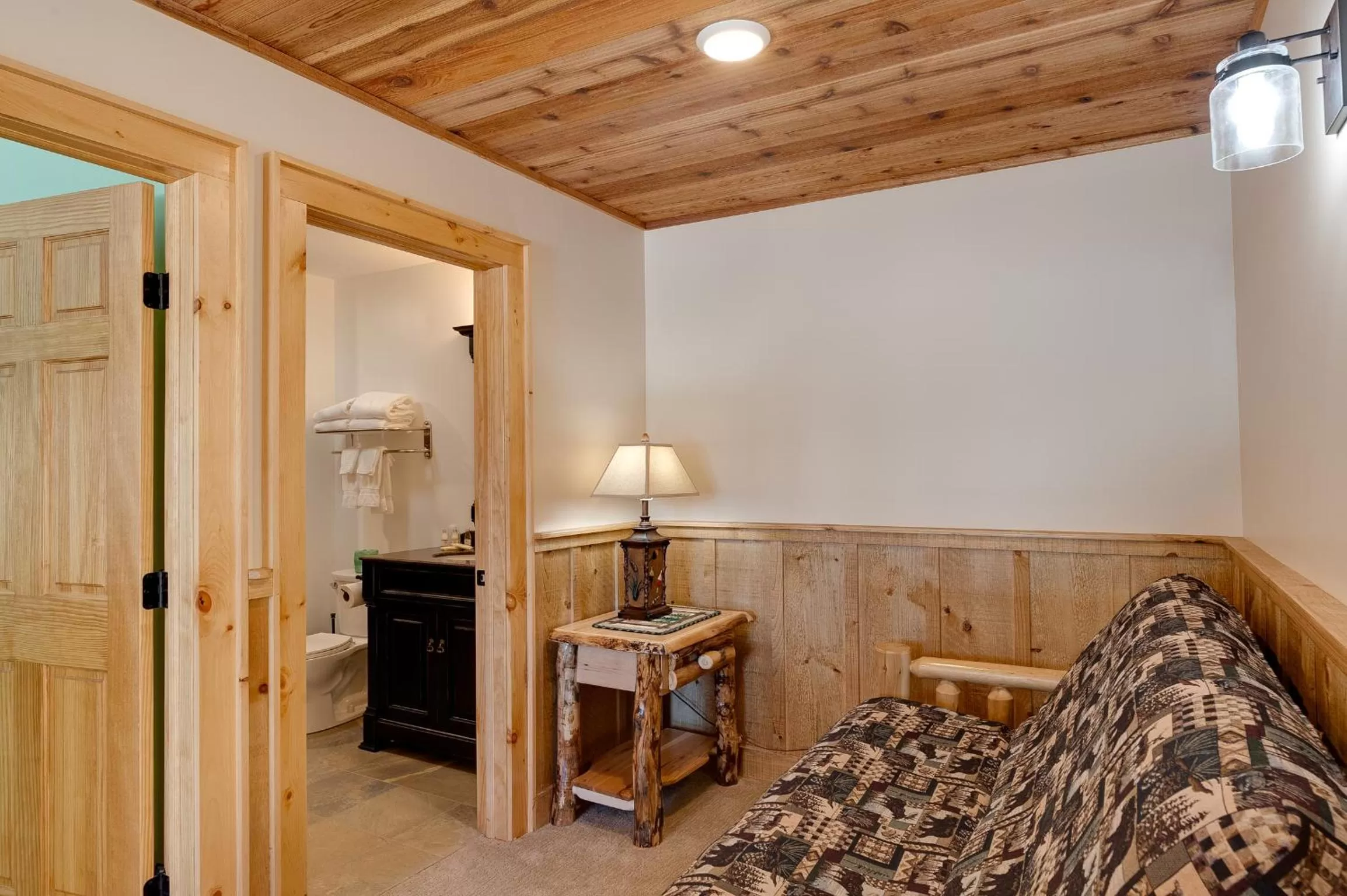 Bed in Cobble Mountain Lodge