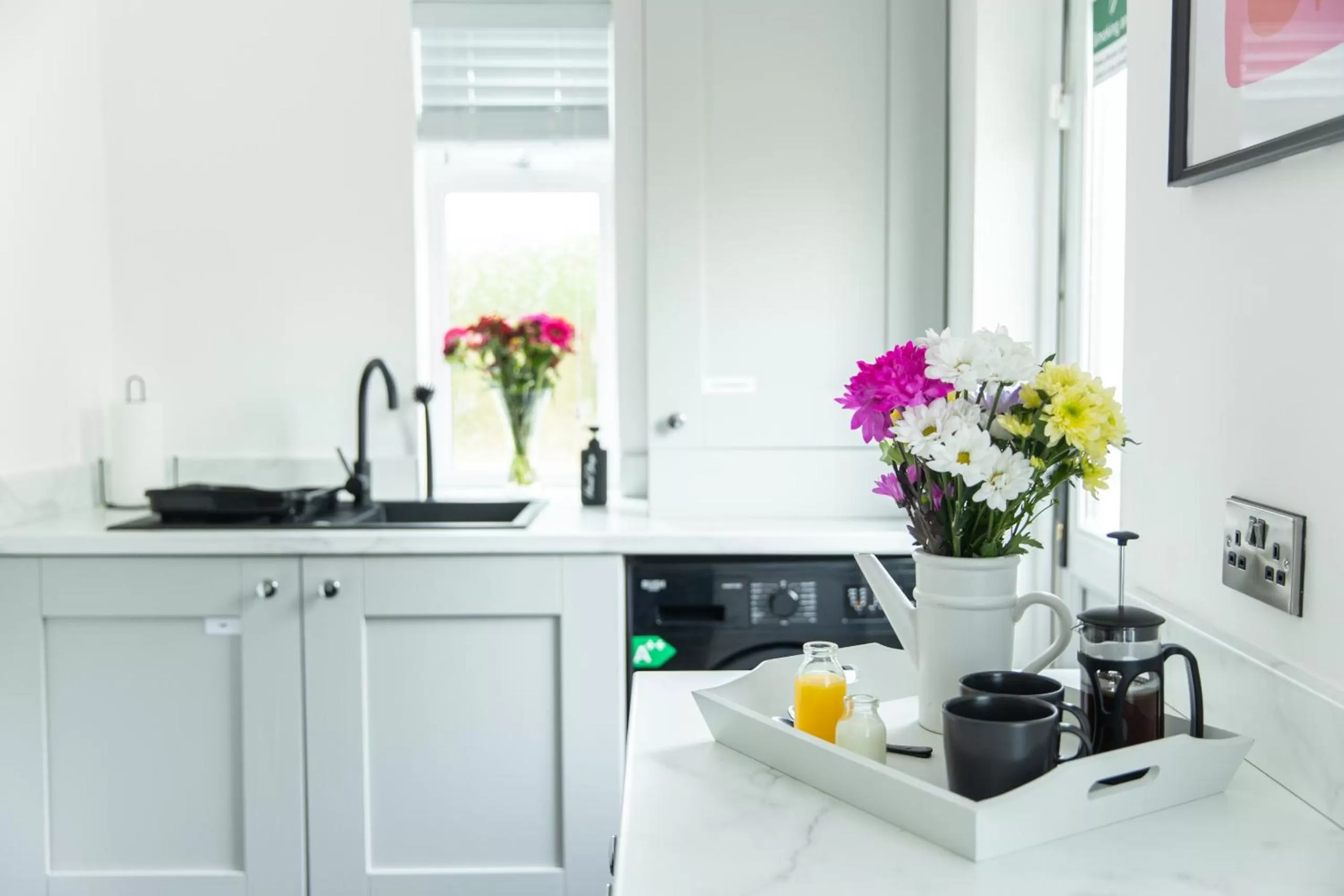 Kitchen or kitchenette, Kitchen/Kitchenette in Entire family home , large rear garden and free parking