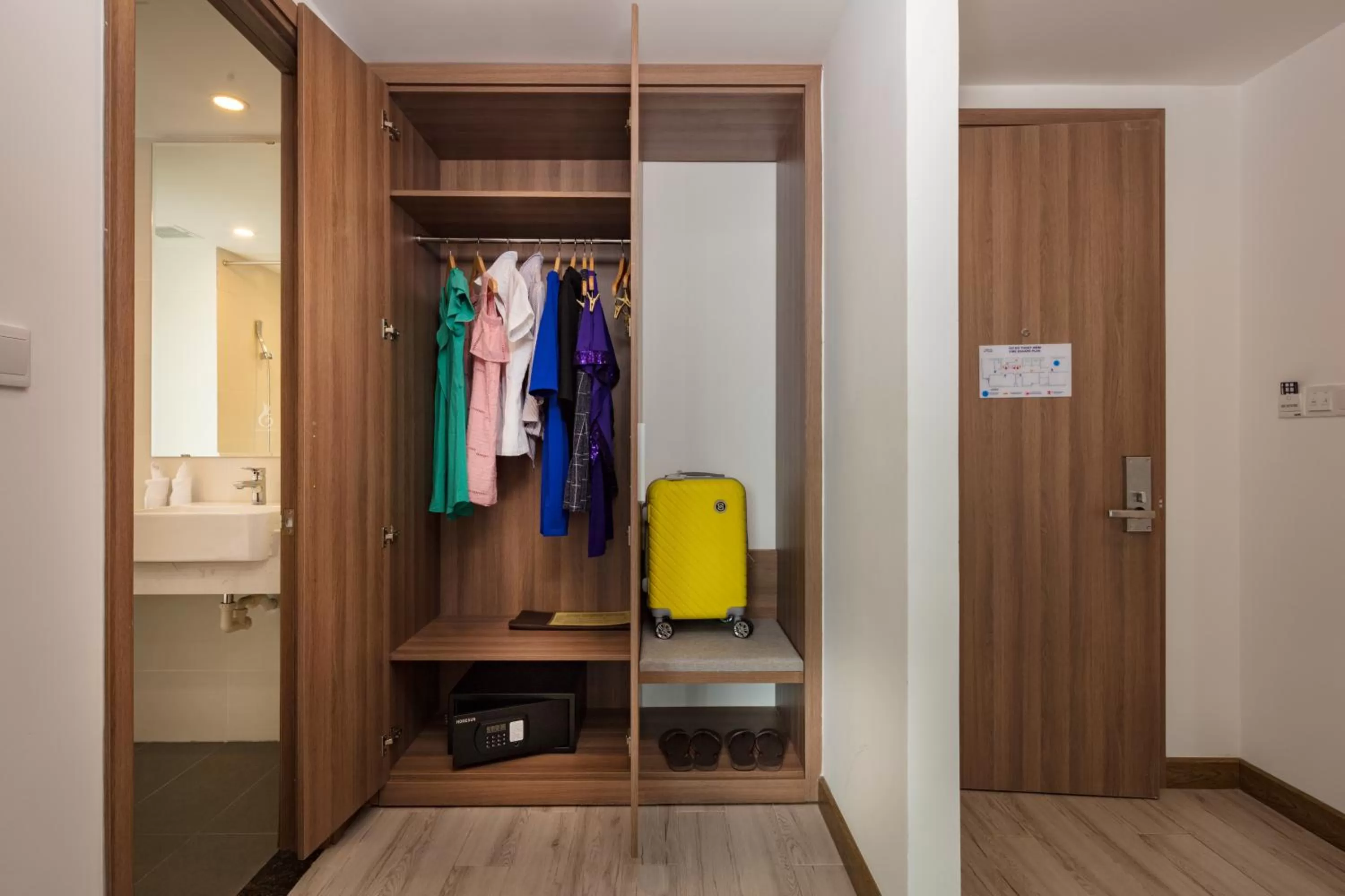 wardrobe in Gosia Hotel