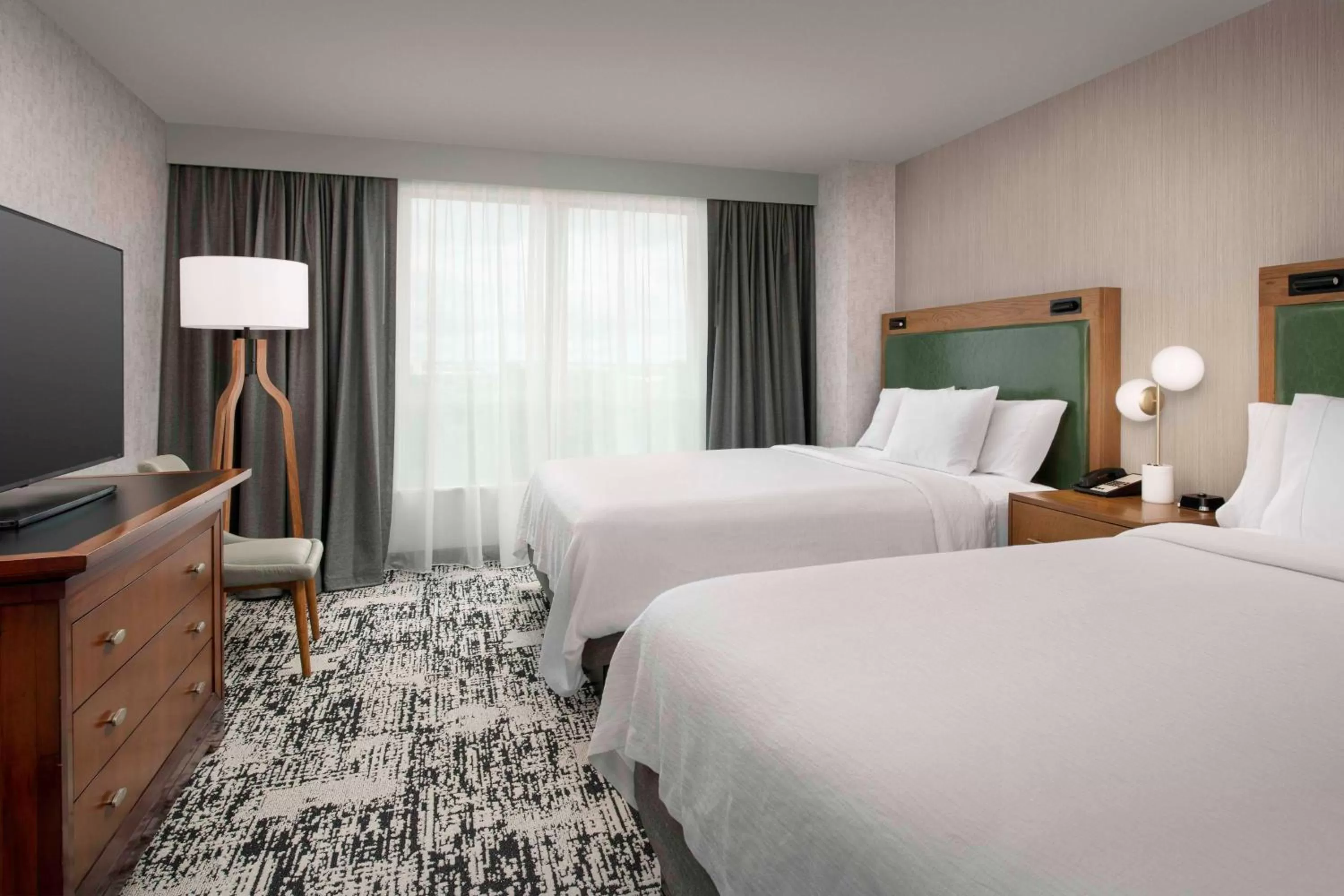 Bed in Embassy Suites by Hilton Dulles North Loudoun