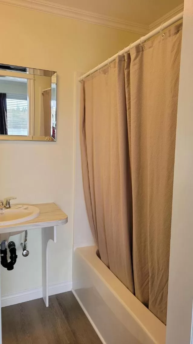 Bathroom in Novastar Motel On The Lake