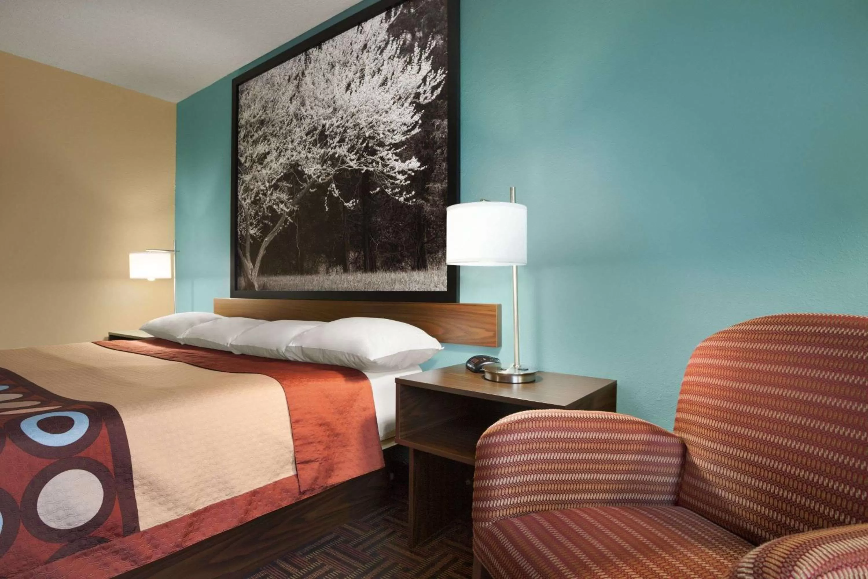 Photo of the whole room, Bed in Super 8 by Wyndham Marion