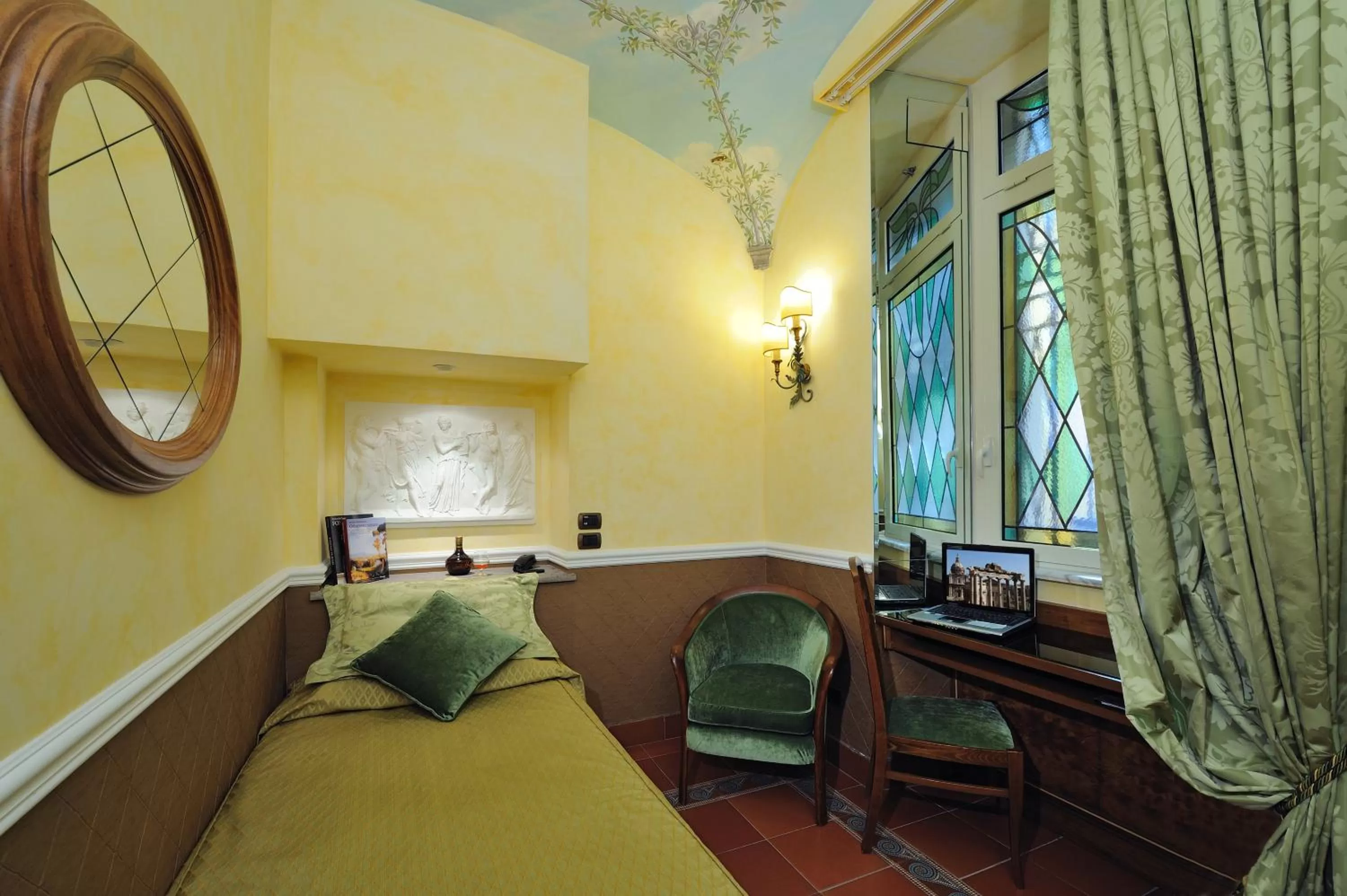 Bed in Hotel Farnese