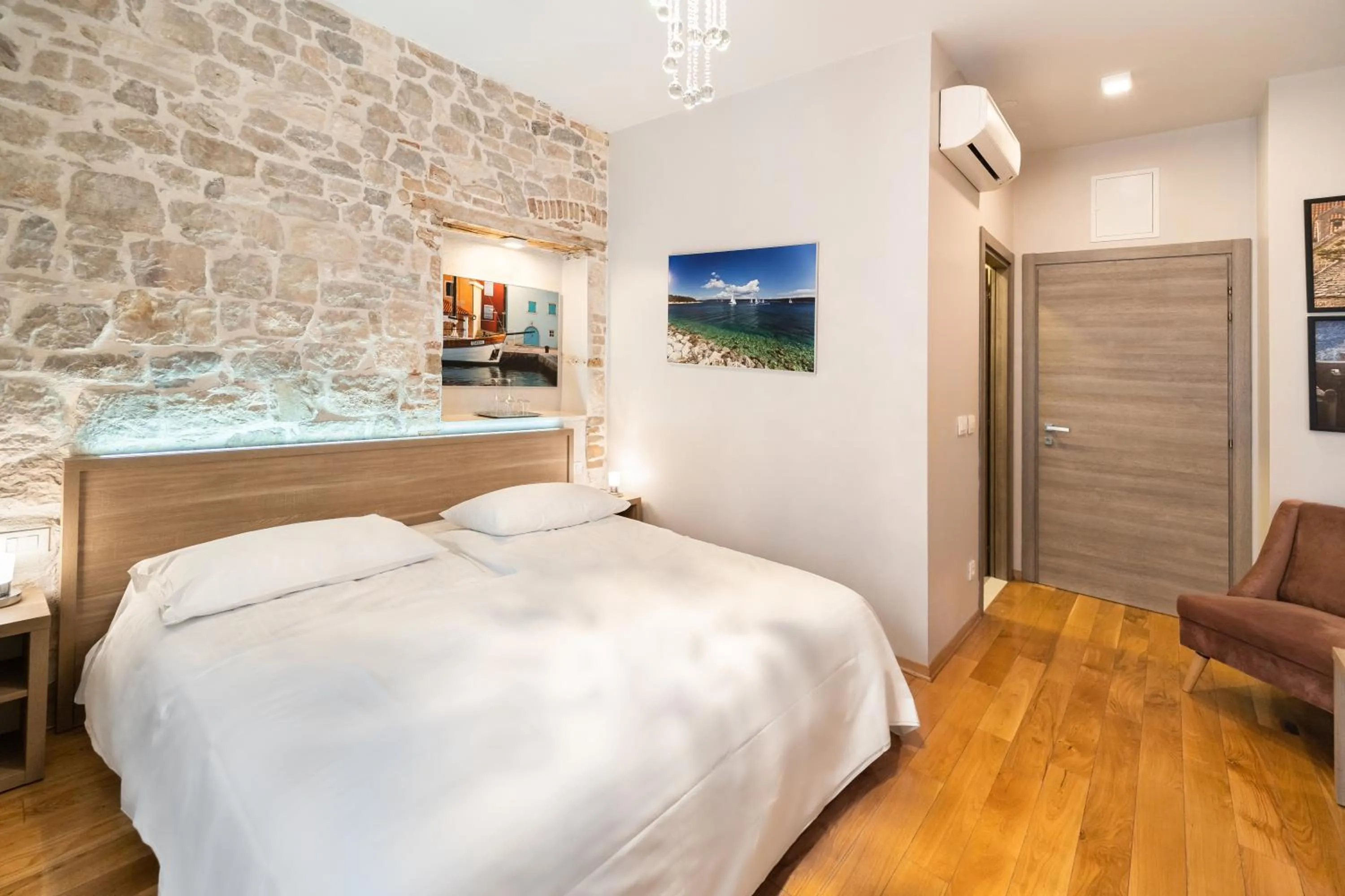 Bed in Tifani Luxury Rooms