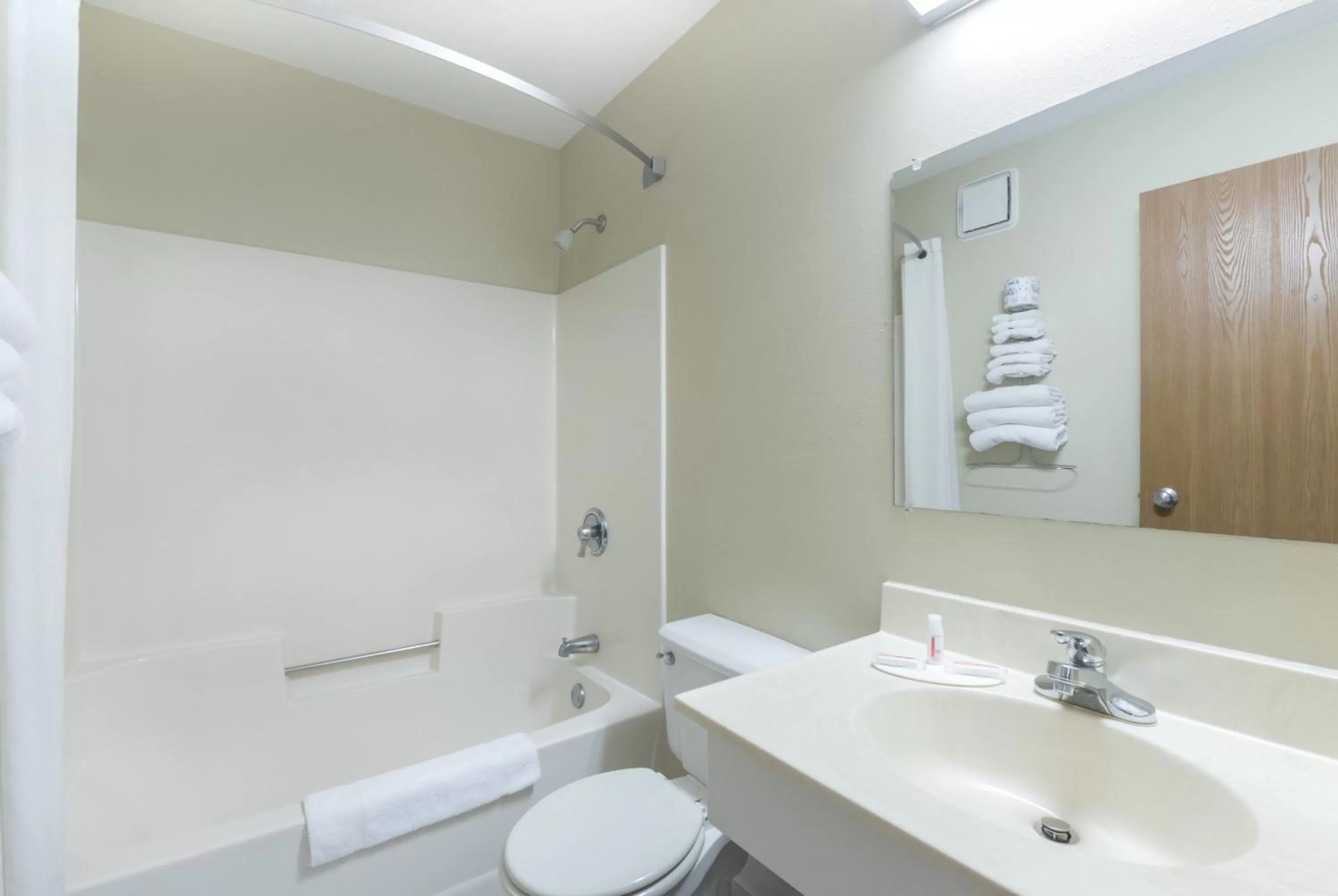 Queen Suite - Non-Smoking in Super 8 by Wyndham Perham