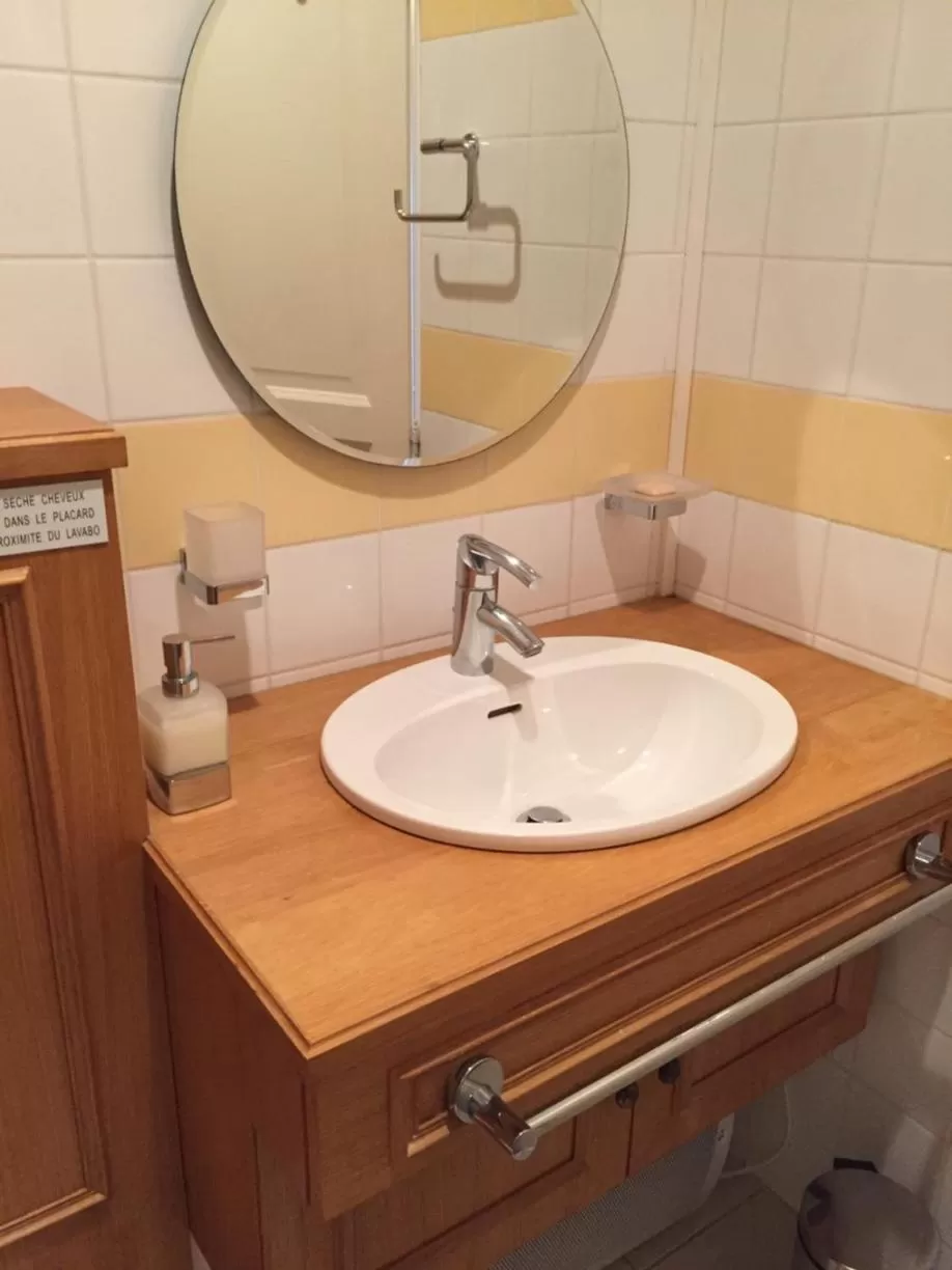 Bathroom in la ferme des ruelles