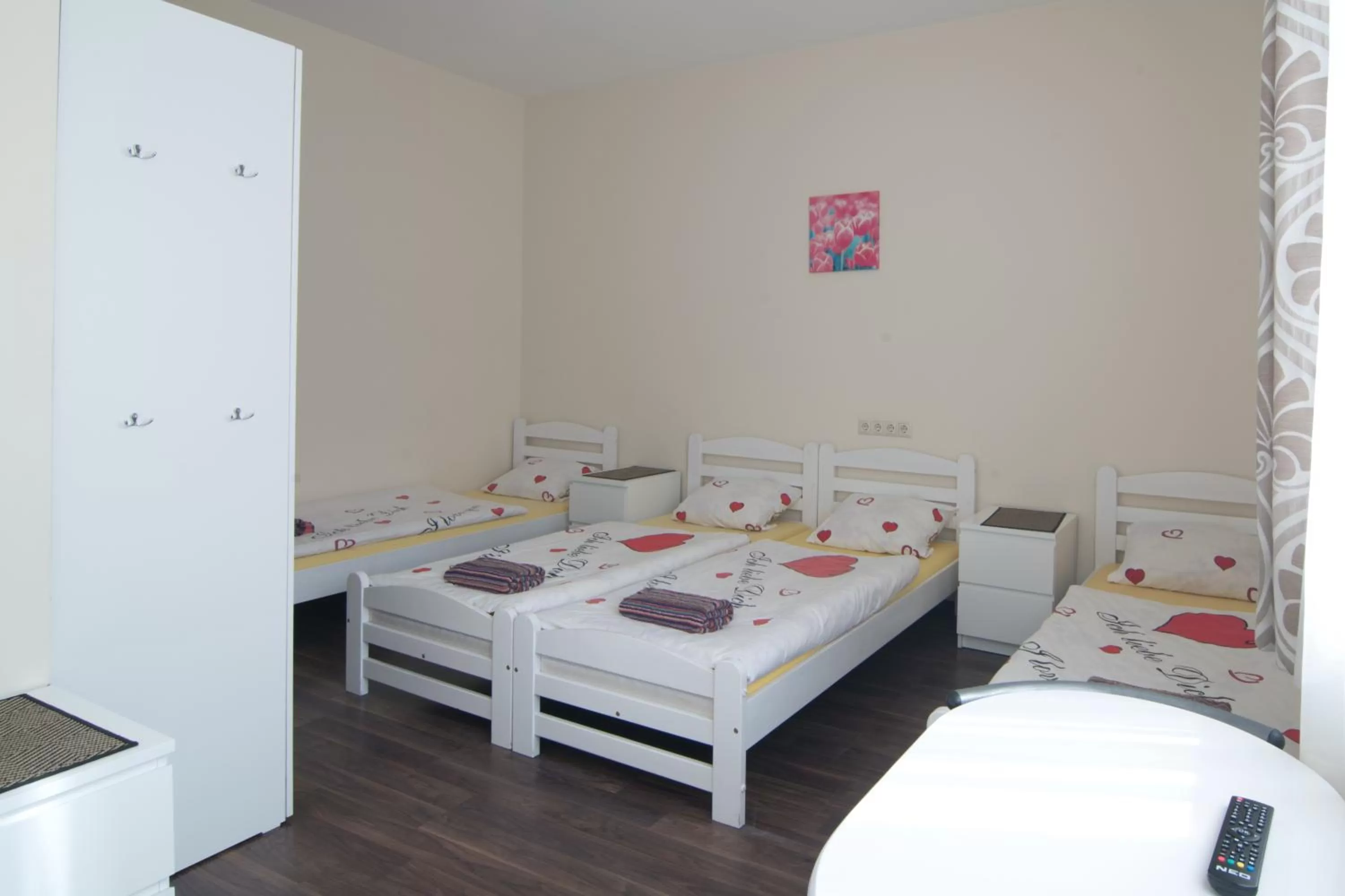 Shower, Bed in Happy Hotel