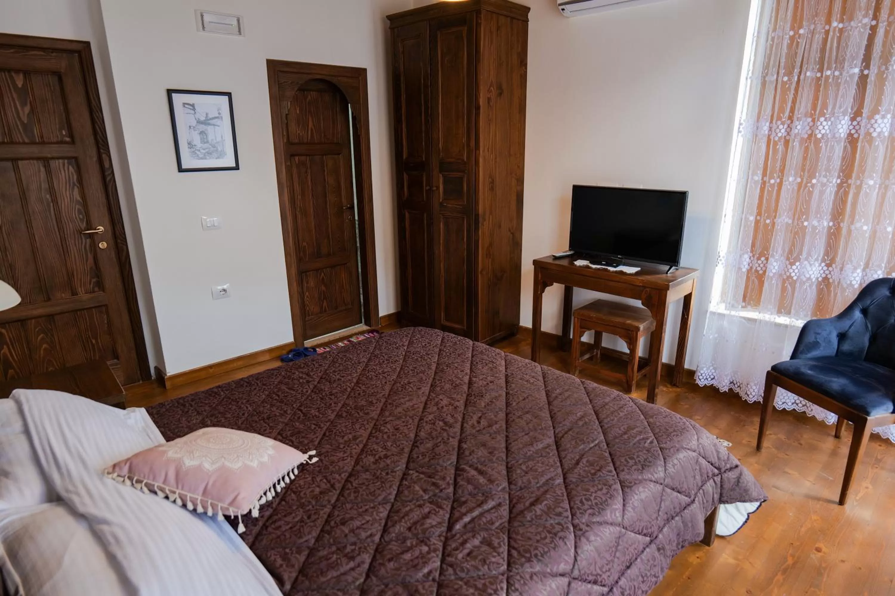 Evening entertainment, Bed in Hotel Gorica- UNESCO quarter