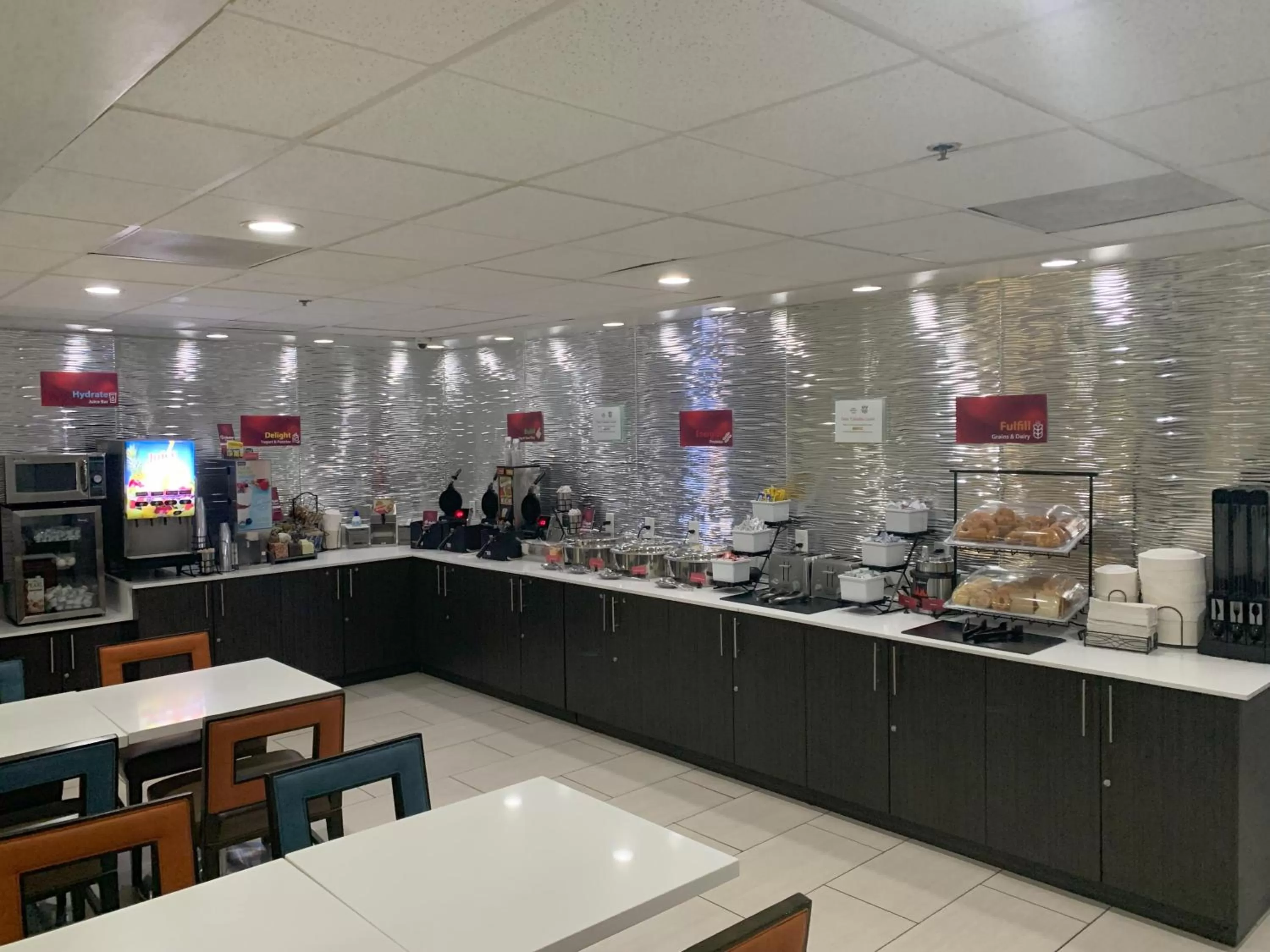 Food and drinks in Best Western Plus Commerce Hotel