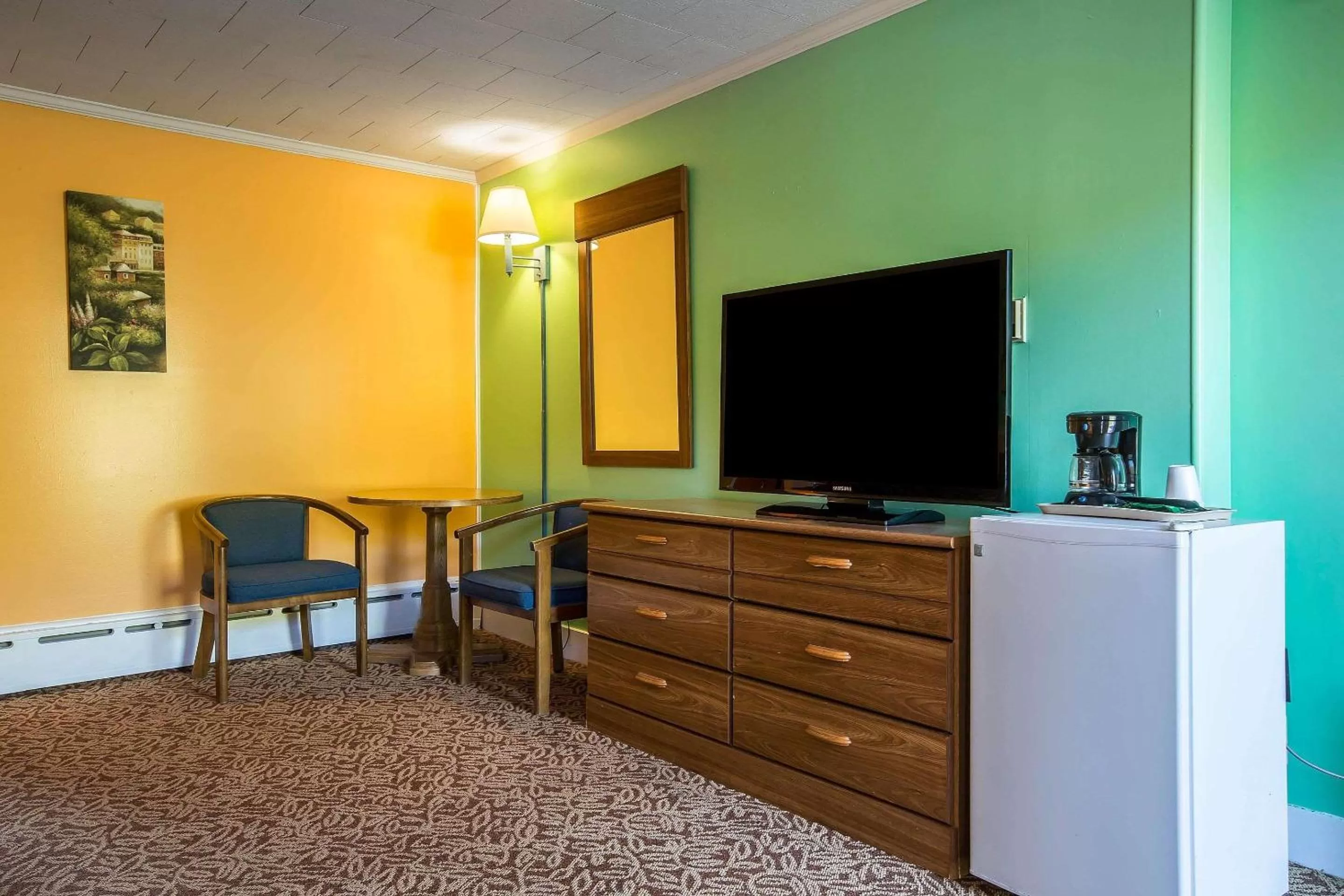 Photo of the whole room in Rodeway Inn Lincoln I-93