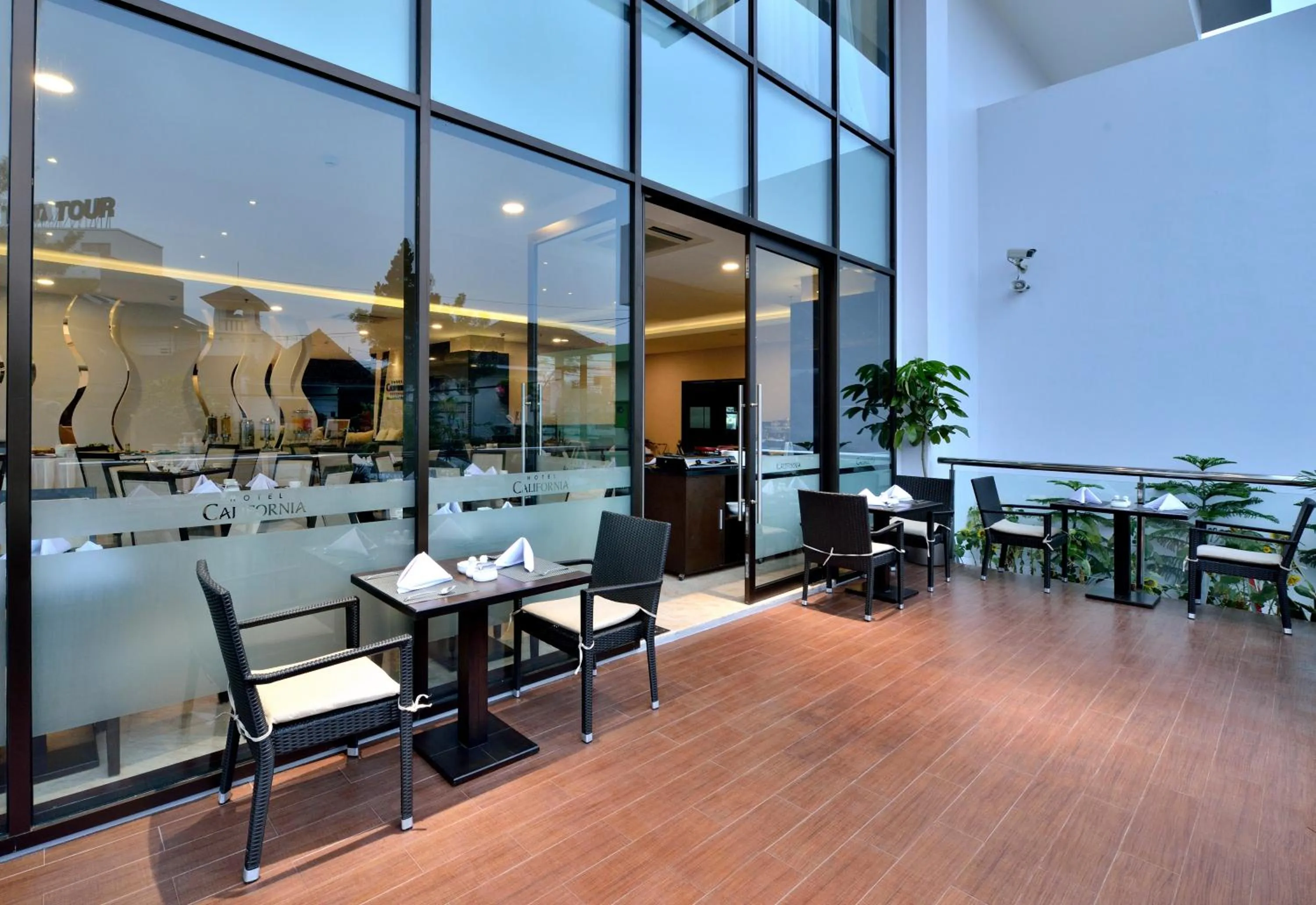 Restaurant/places to eat in Hotel California Bandung