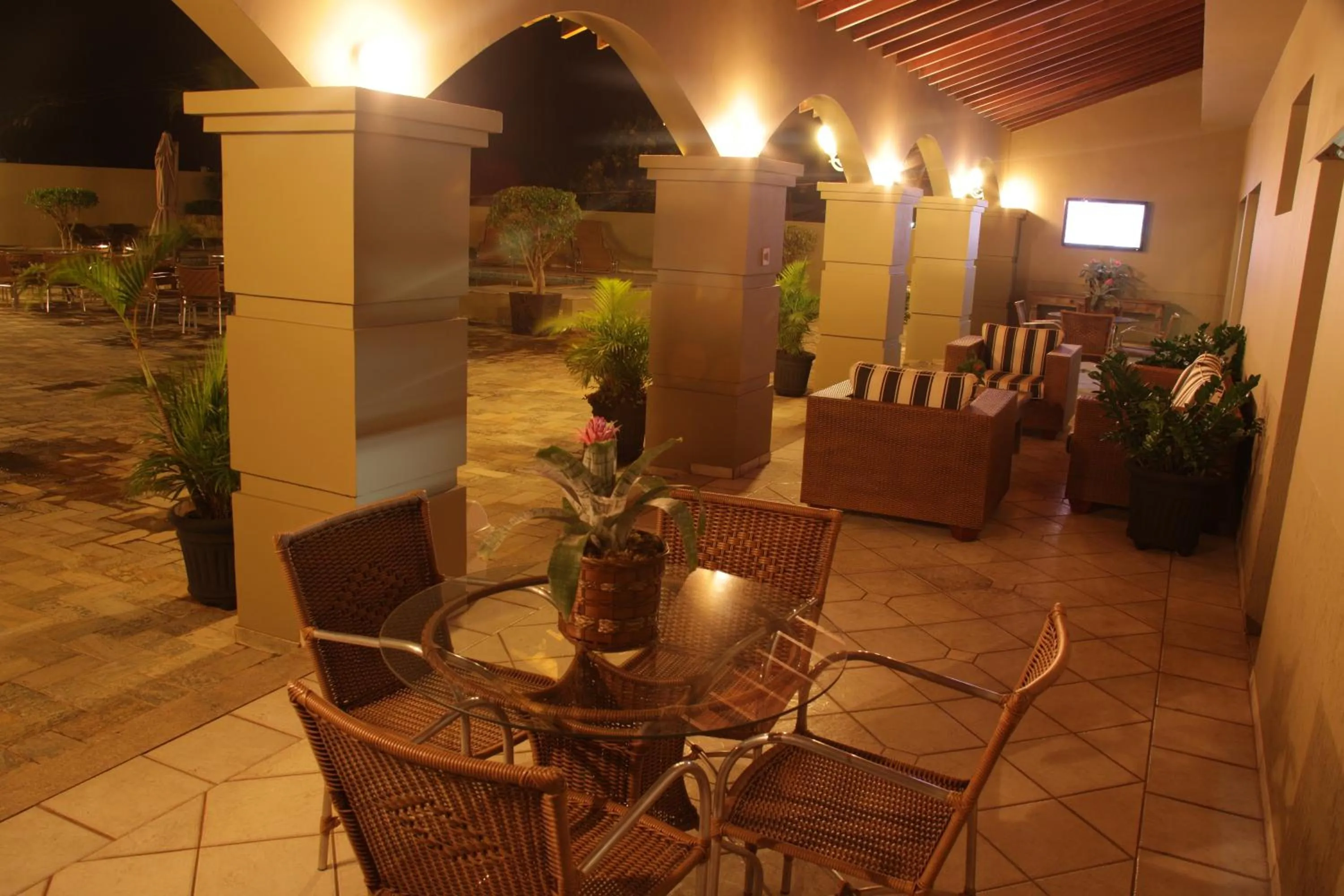 Restaurant/places to eat in Hotel Kehdi Plaza