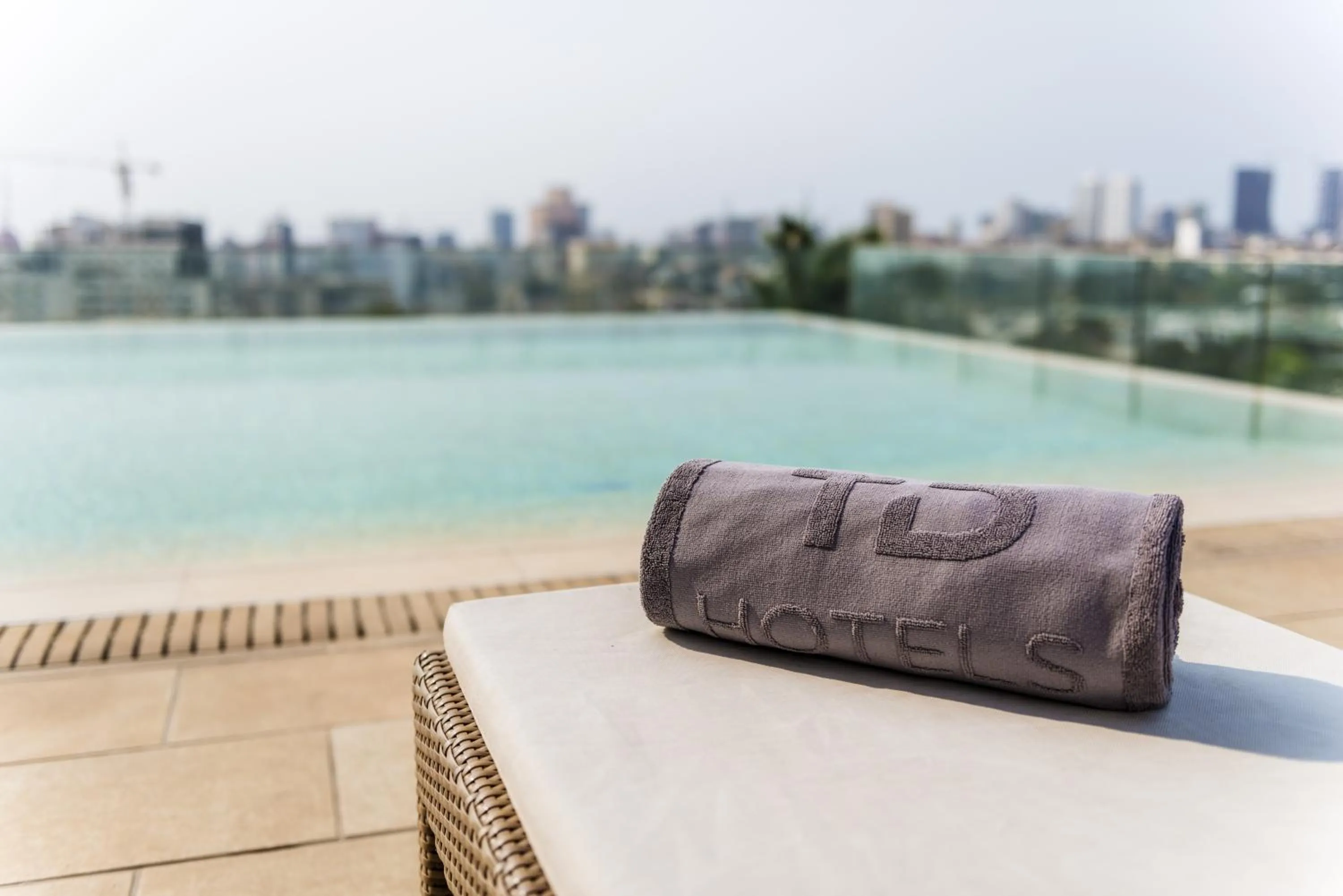 Swimming pool in Hotel Alvalade