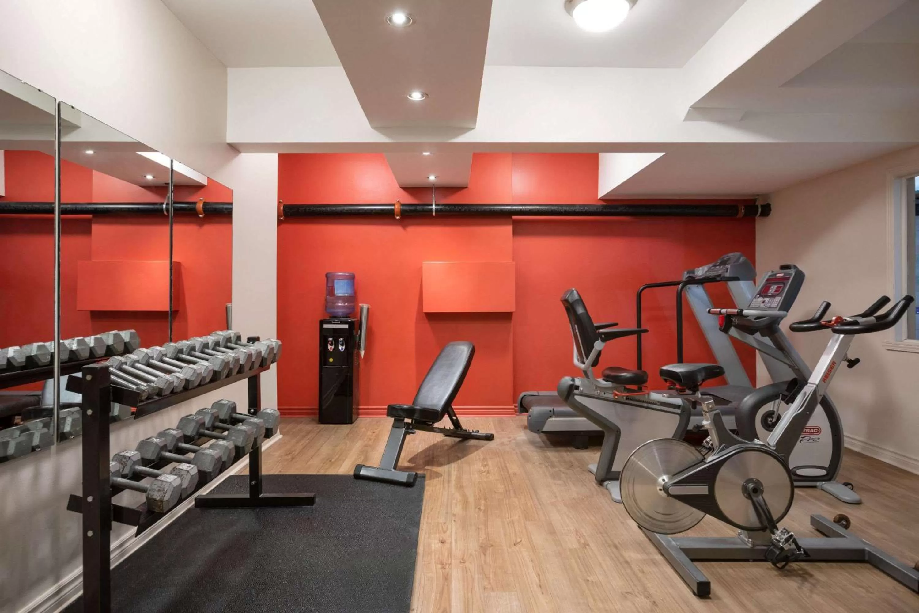 Fitness centre/facilities in Ramada Plaza by Wyndham Montreal