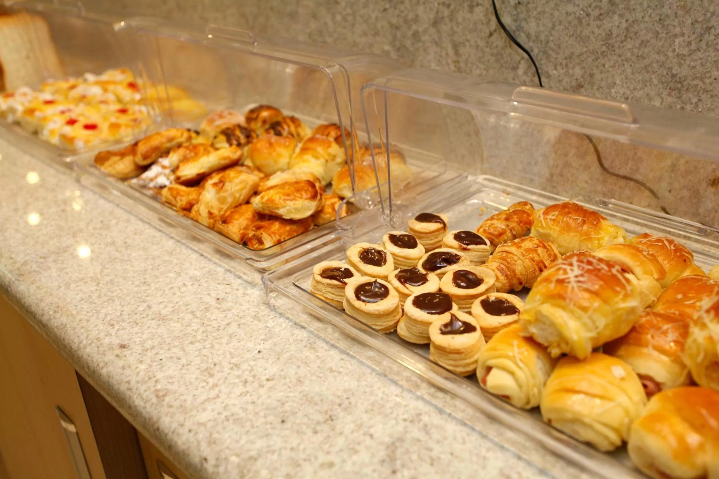 Food in Elegance Praia Hotel