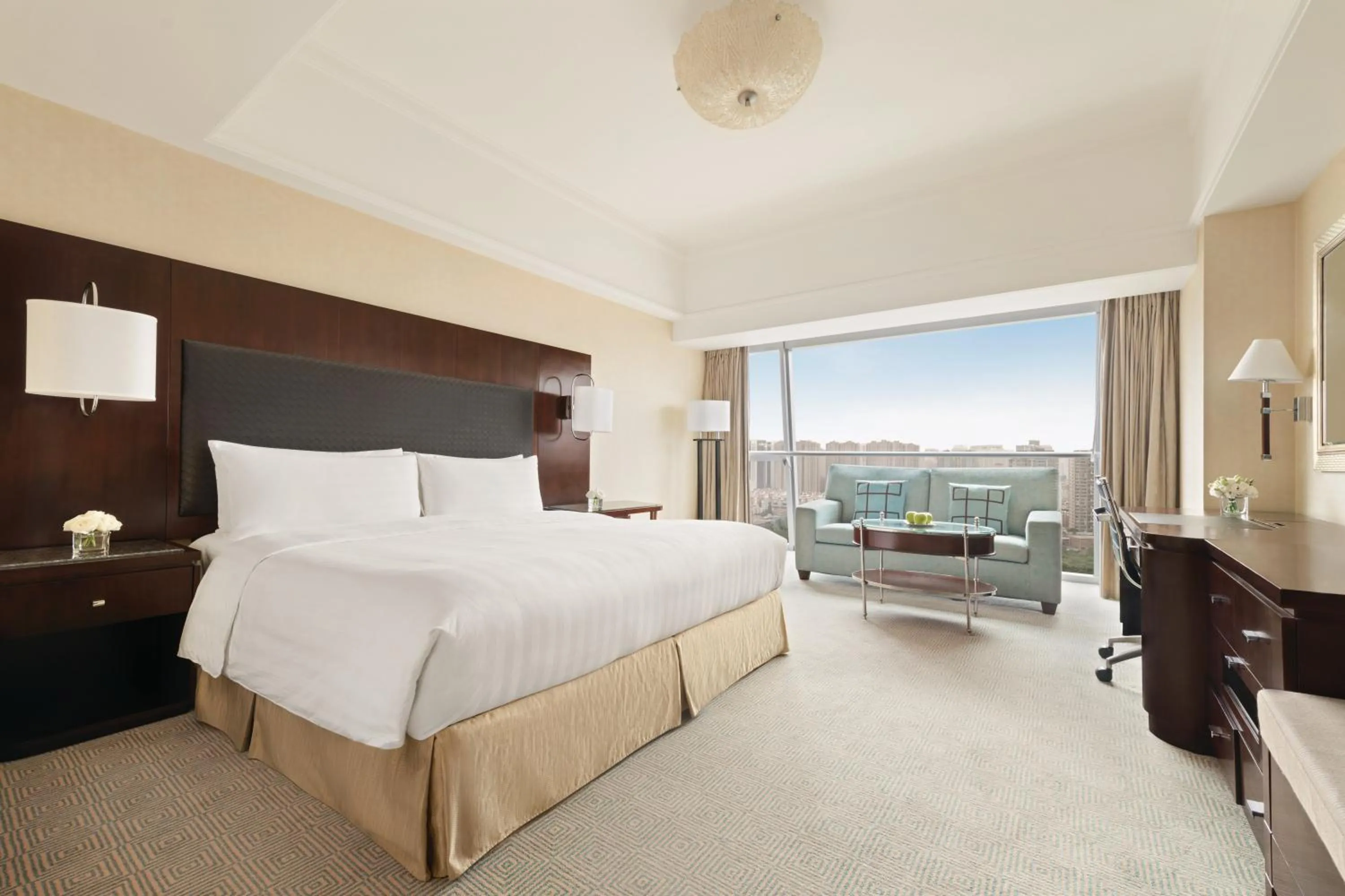 Photo of the whole room, Bed in Shangri-La Xian