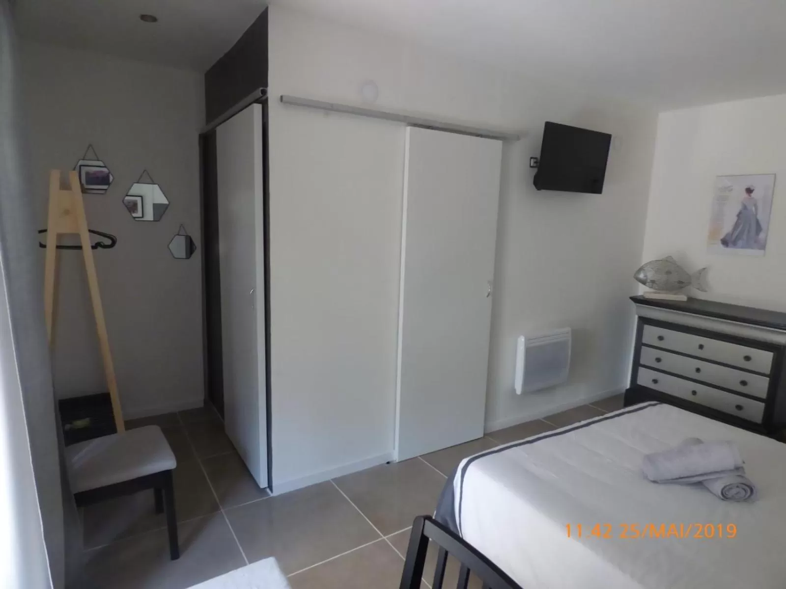 Photo of the whole room, Bed in MAS MAURANE-Chambre d'hôte avec SPA privé aux portes d'ARLES