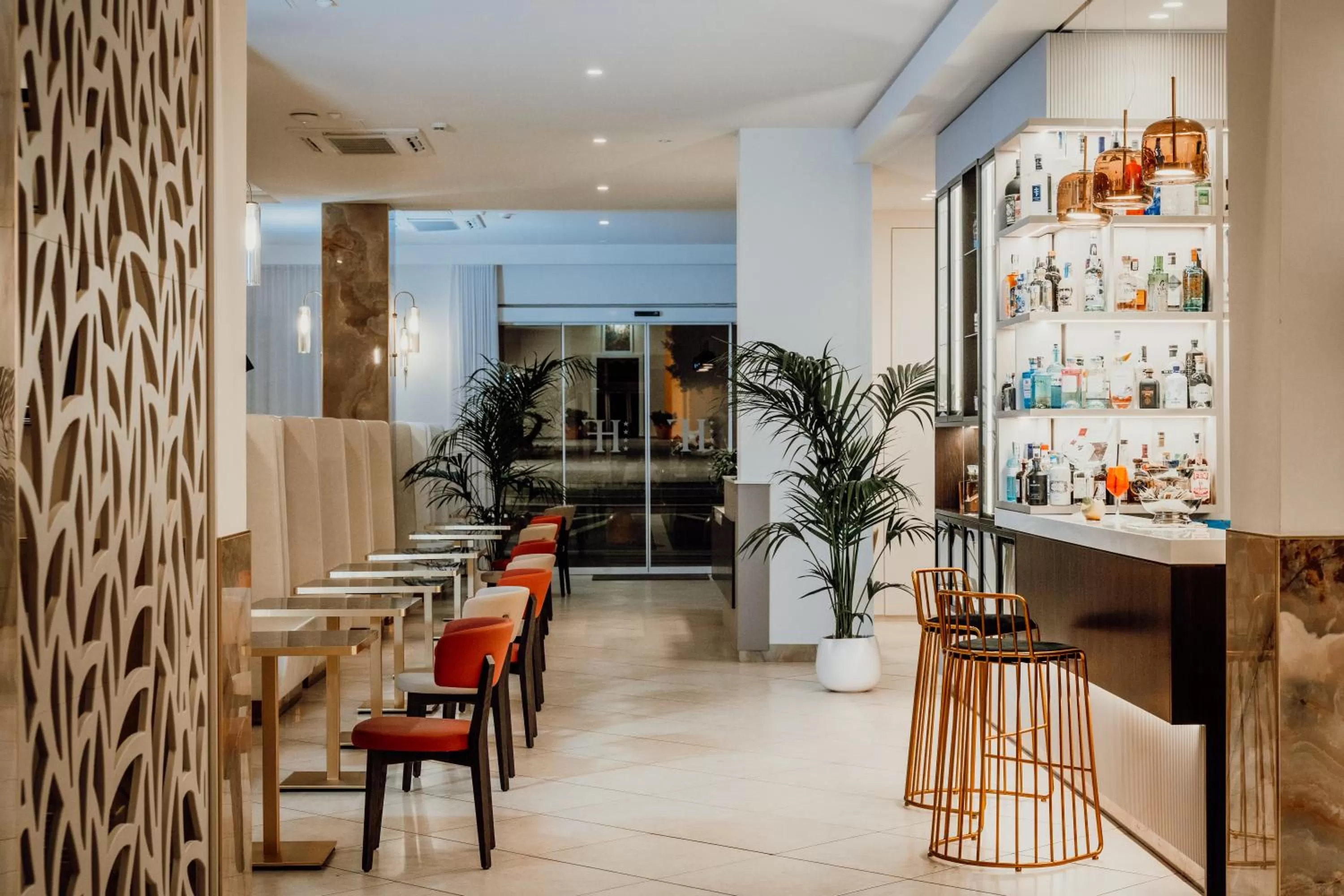 Restaurant/places to eat in Hotel Falli