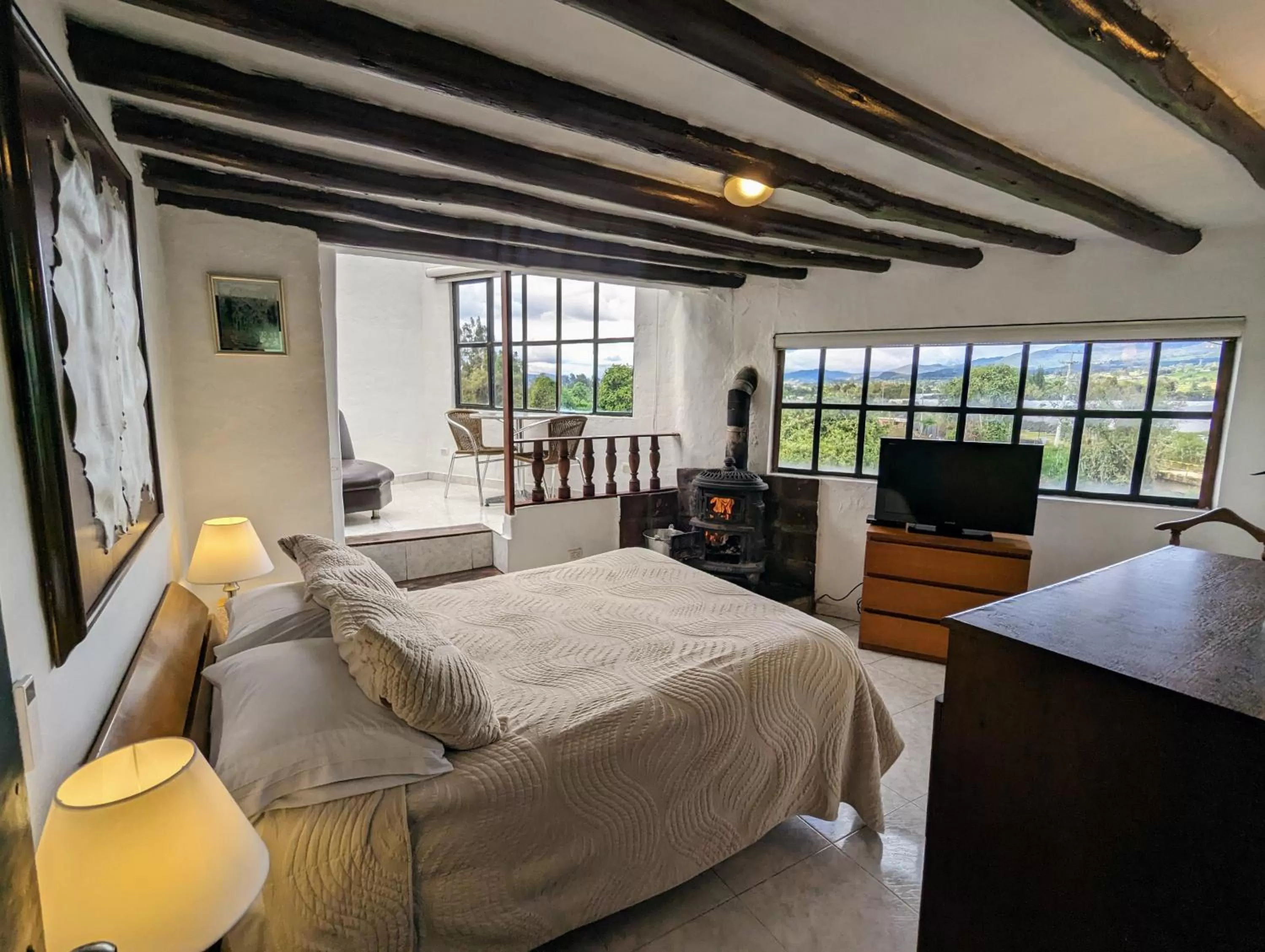 Dining area, Bed in Posada Cafe La Huerta