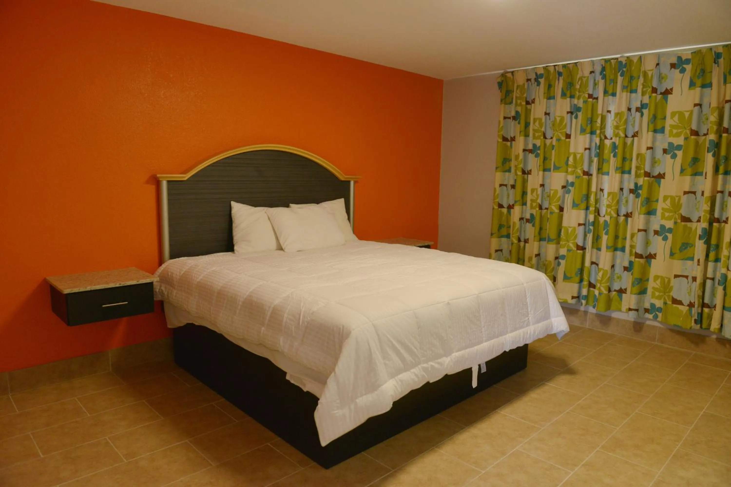 Bed in Rodeway Inn & Suites Winter Haven Chain of Lakes