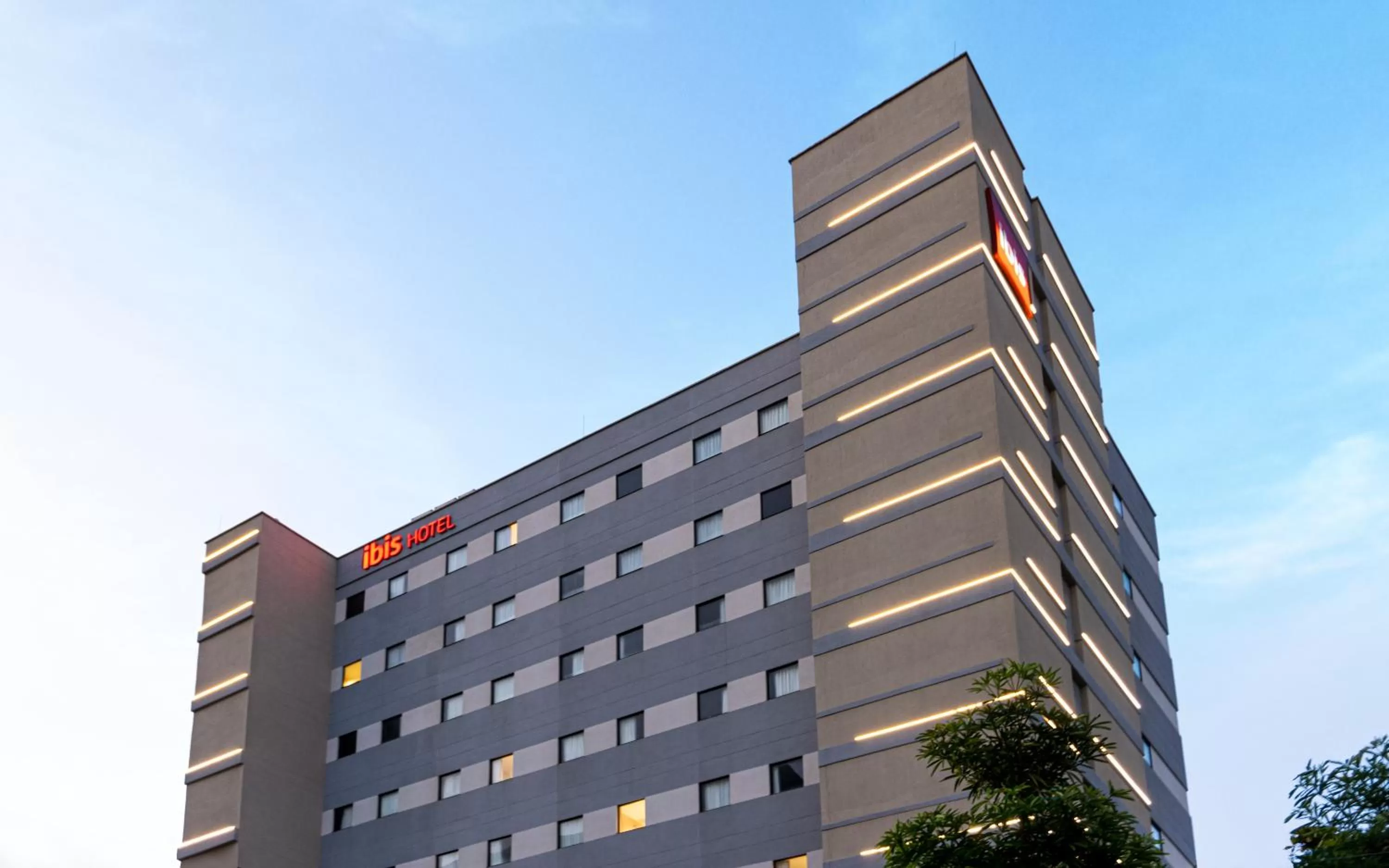 Property building in ibis Barranquilla