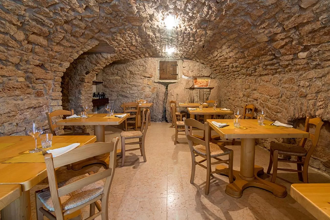 Restaurant/Places to Eat in Locanda Alpina