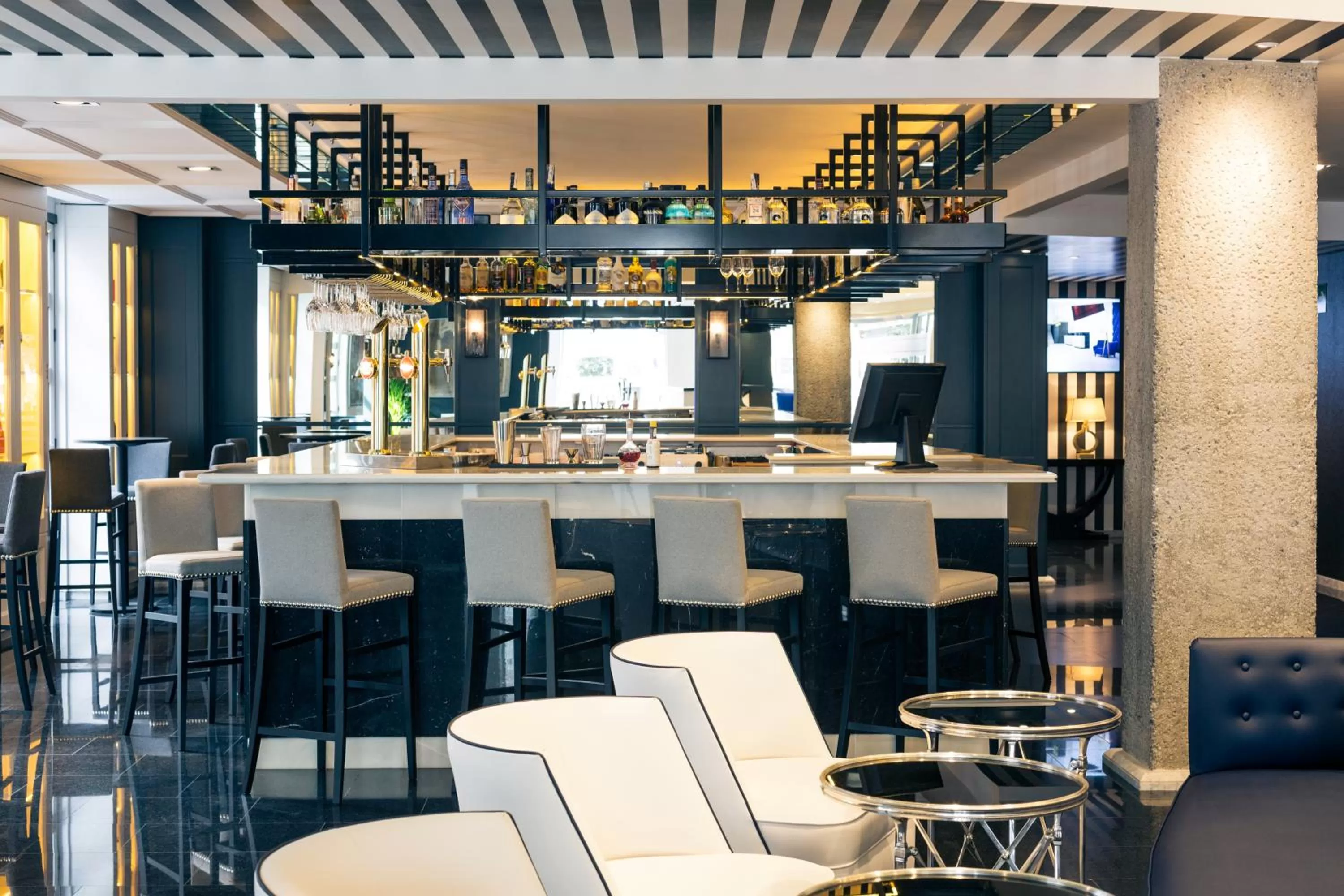 Lounge or bar in Hotel Mercure Jardines de Albia