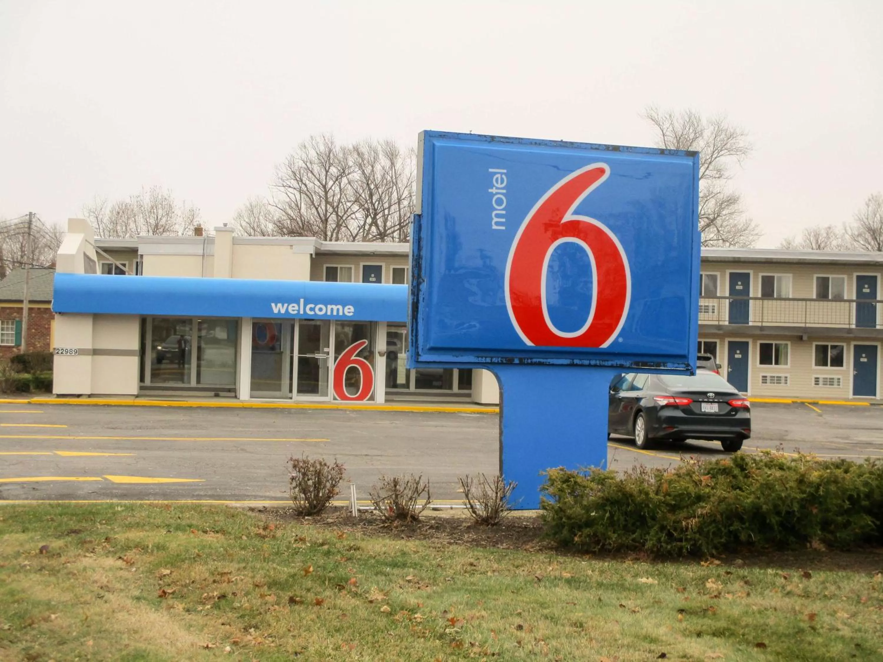 Property building in Motel 6-North Olmsted, OH - Cleveland