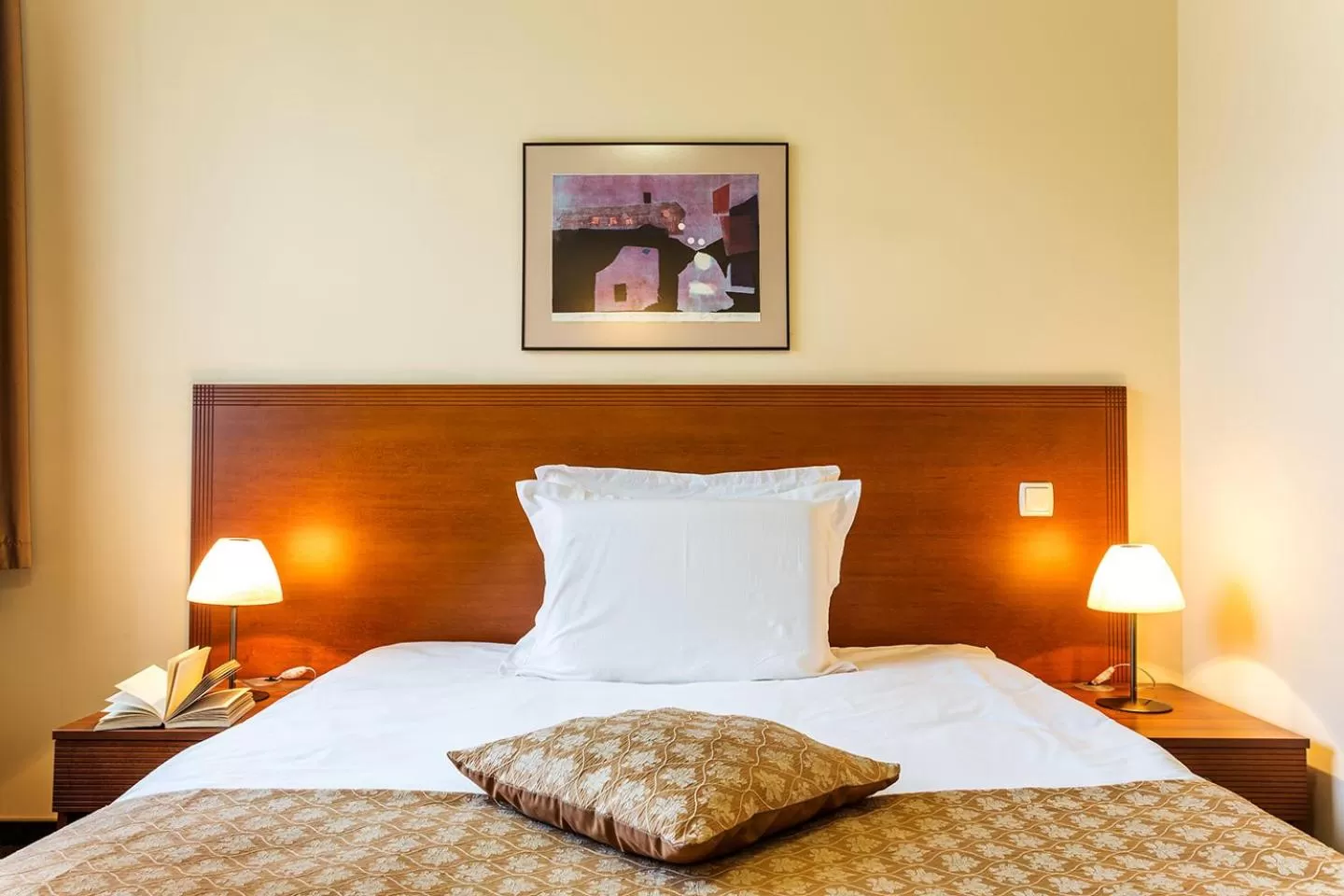 Bed in Sofia Place Hotel by HMG