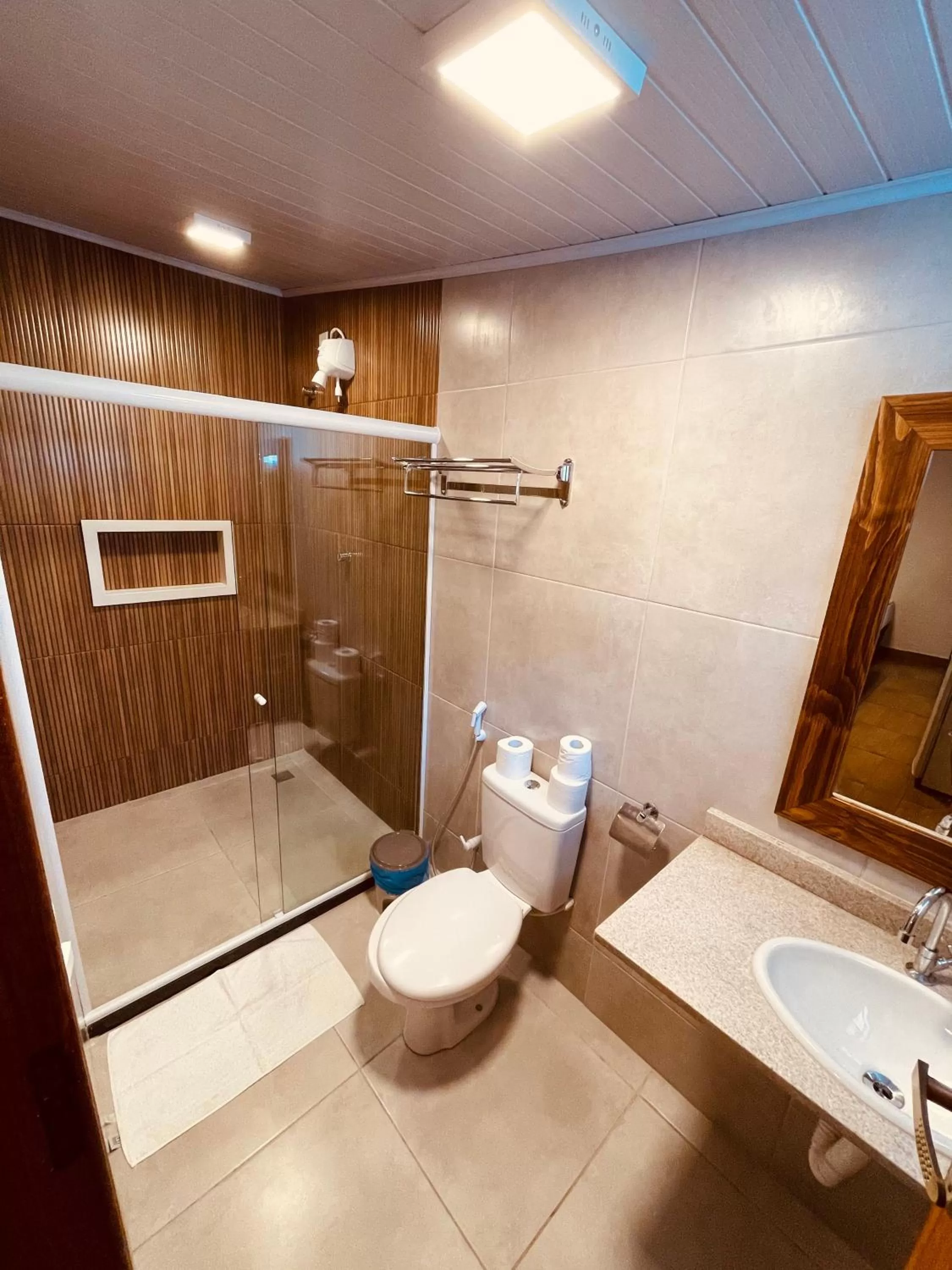 Bathroom in Flamingo Beach Pousada