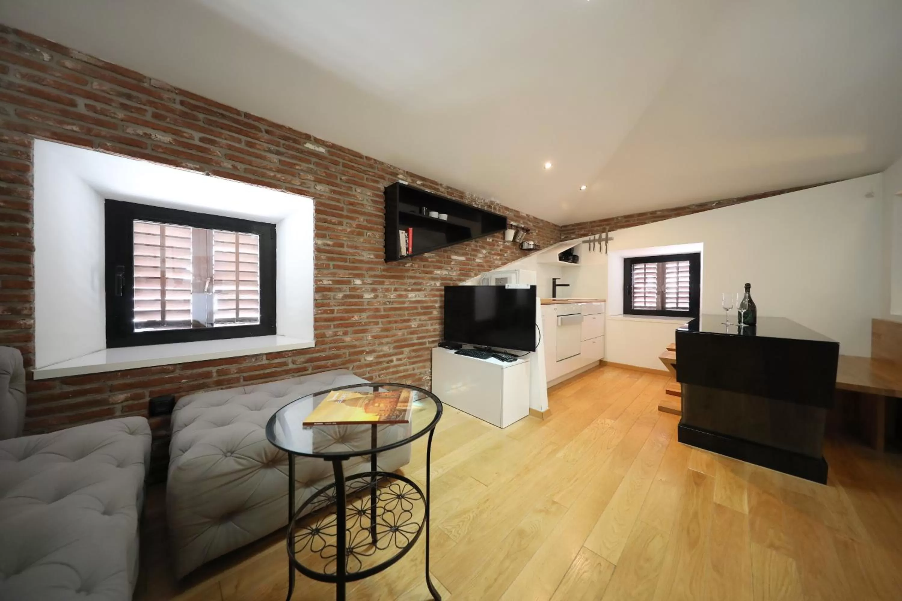 TV and multimedia in Central Apartments Integrated Hotel