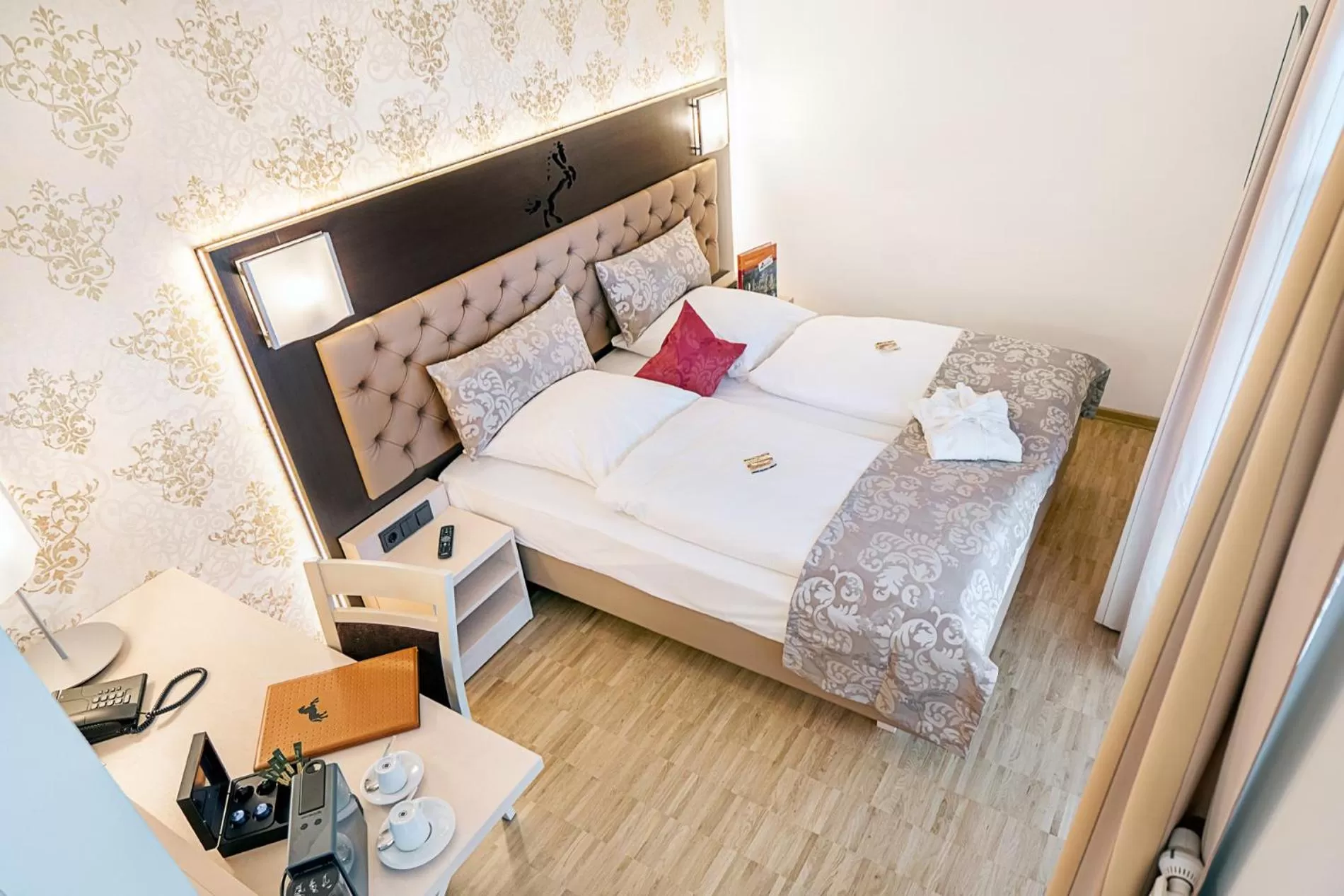 Photo of the whole room, Bed in Hotel Rappen Rothenburg ob der Tauber