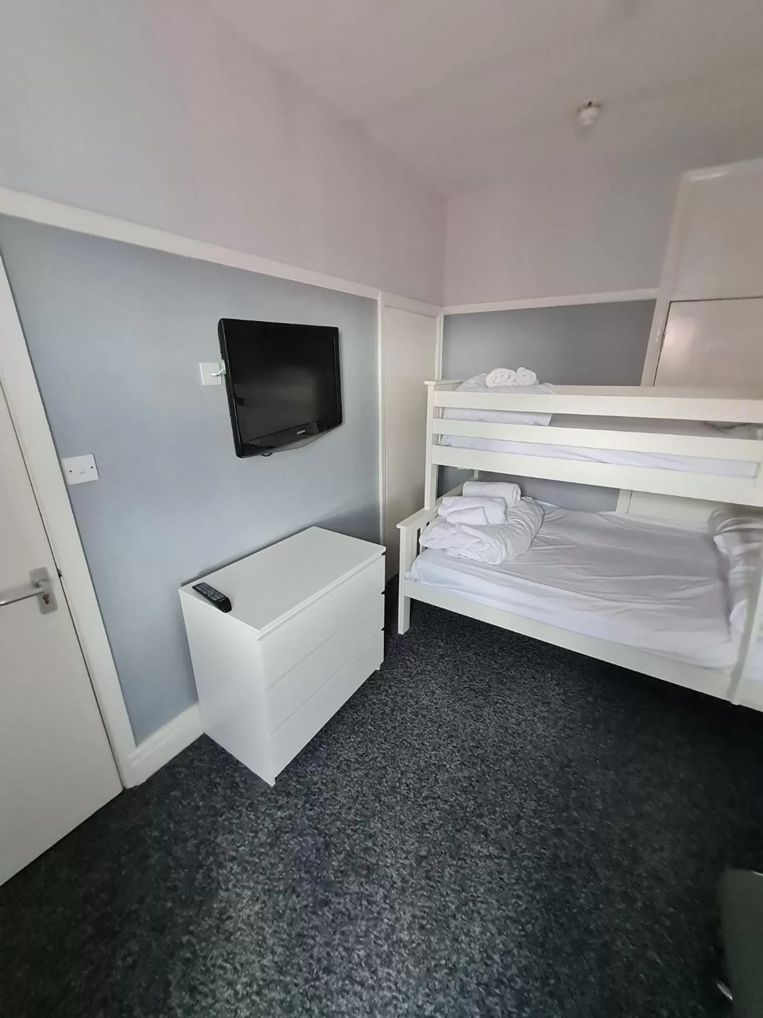 Bedroom, Bed in Queens Plaza Hotel