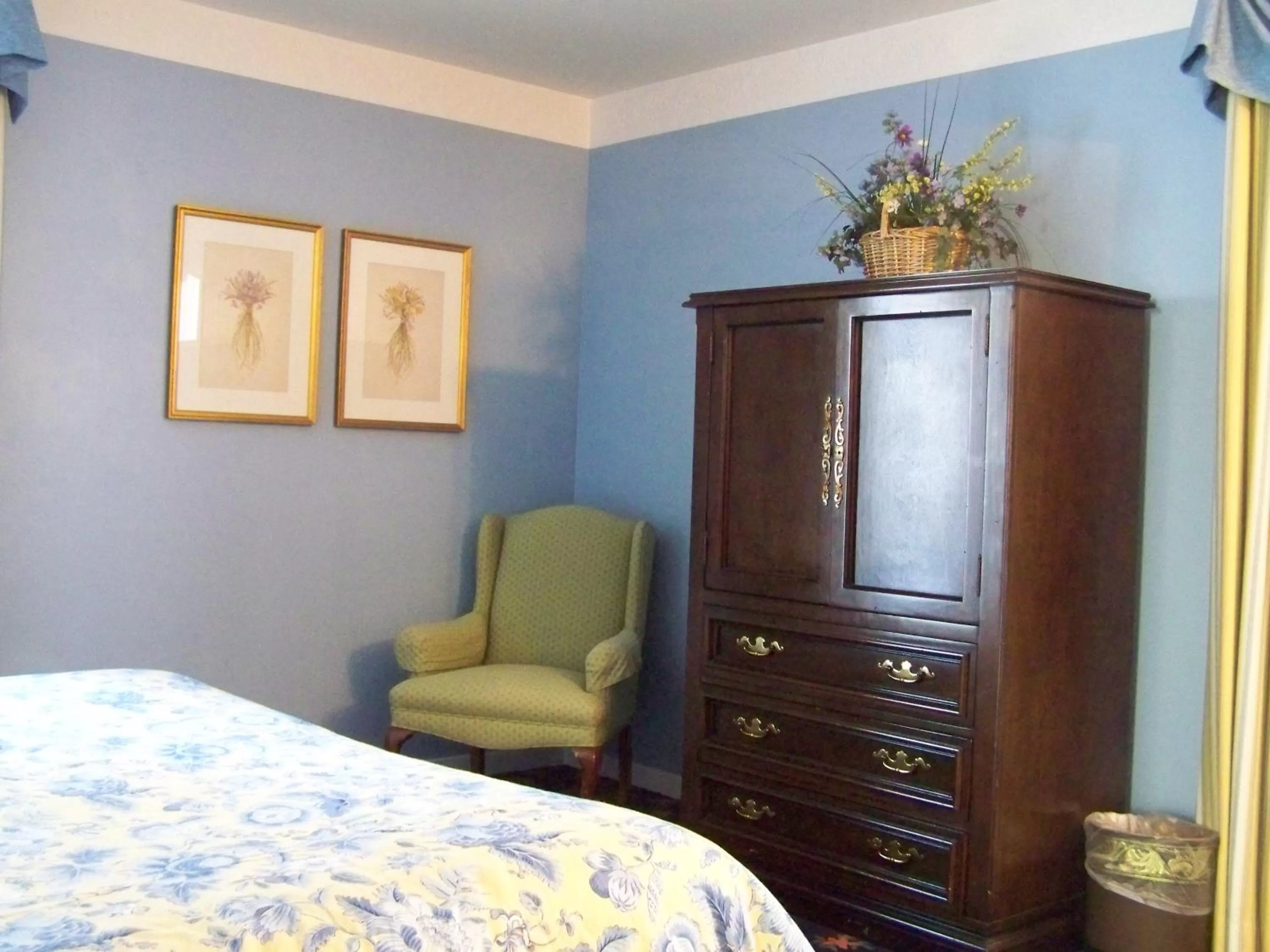 Decorative detail, Bed in Hill House Inn