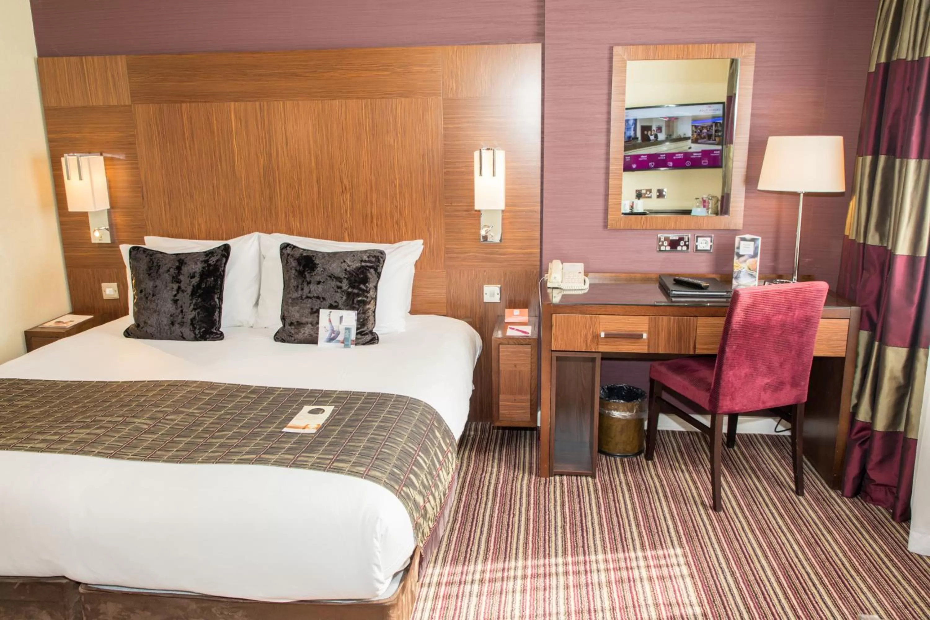 Twin Room in Crowne Plaza London - Gatwick Airport, an IHG Hotel
