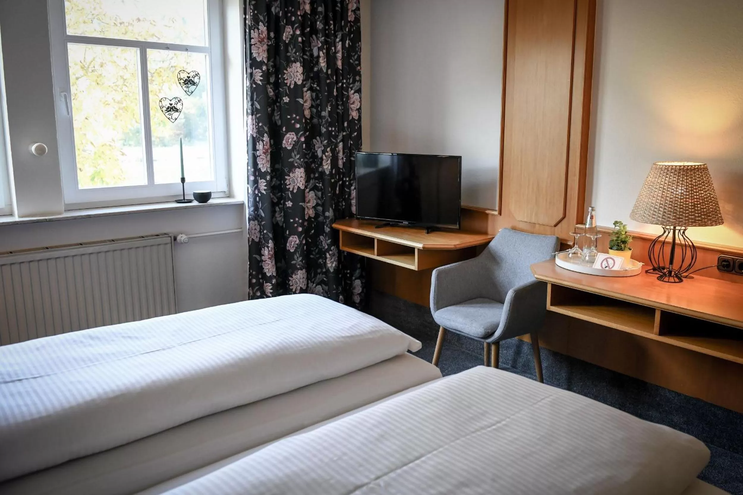 TV and multimedia, Bed in Hotel Mainblick Garni