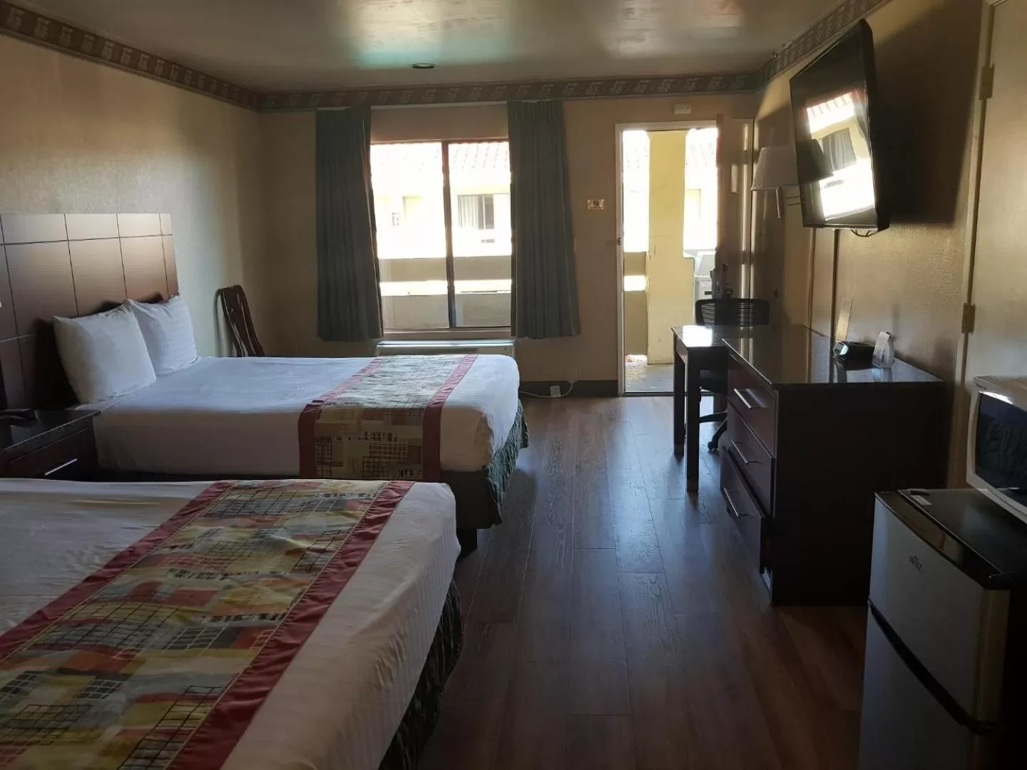 Bed in Travelodge by Wyndham Costa Mesa Newport Beach Hacienda