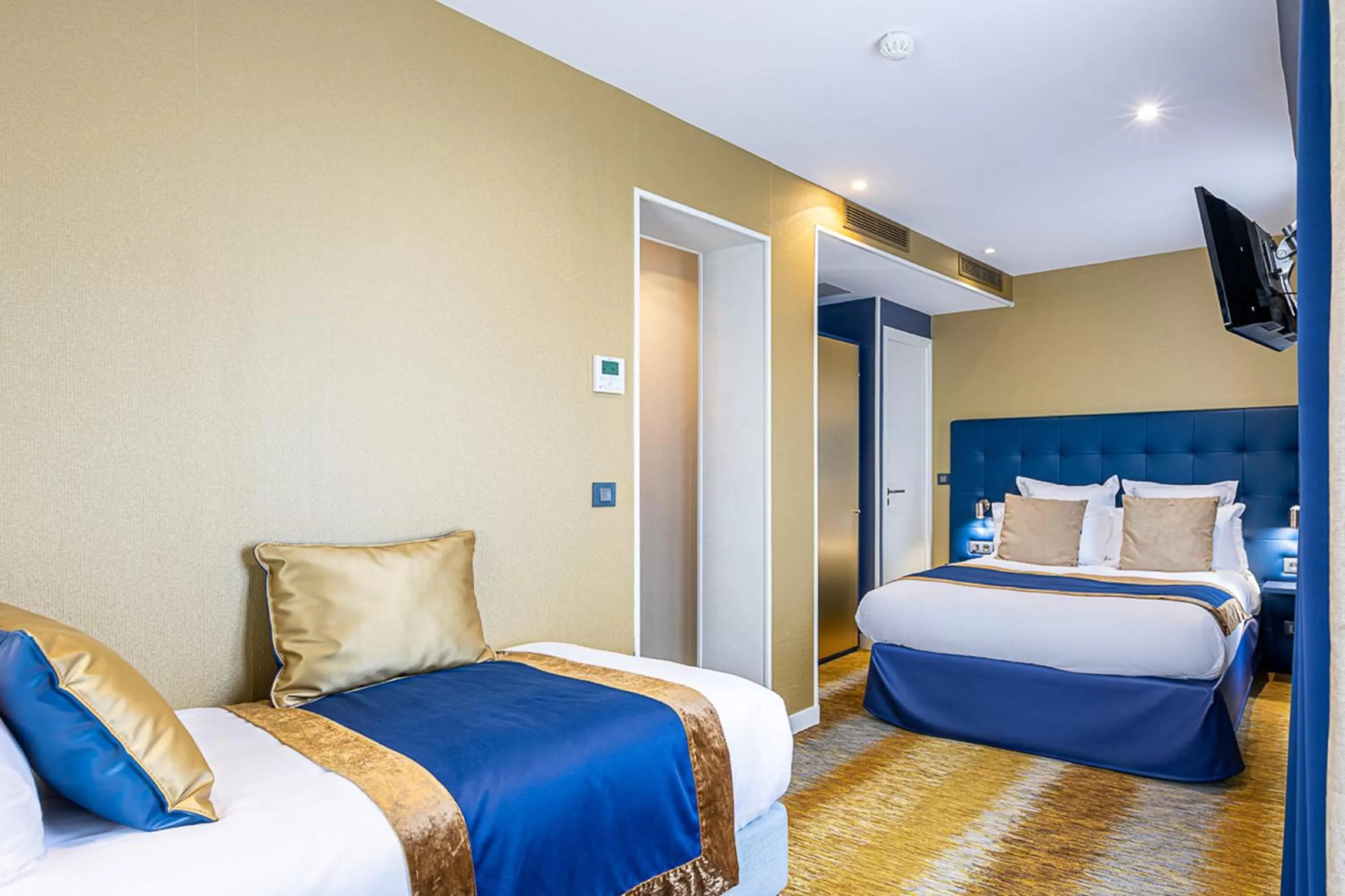 Bedroom, Bed in Trianon Gare de Lyon