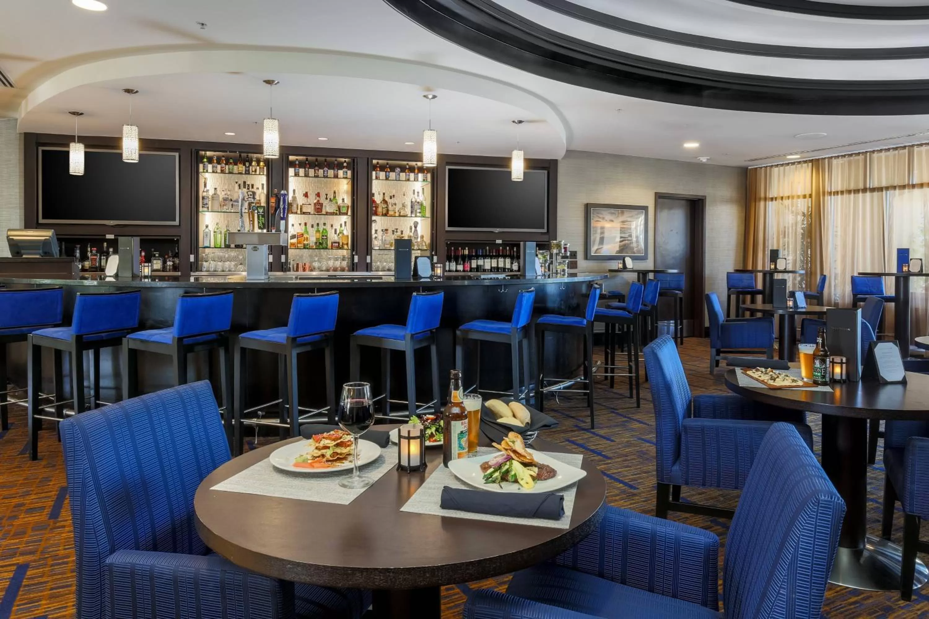 Lounge or bar in Courtyard San Diego Airport/Liberty Station