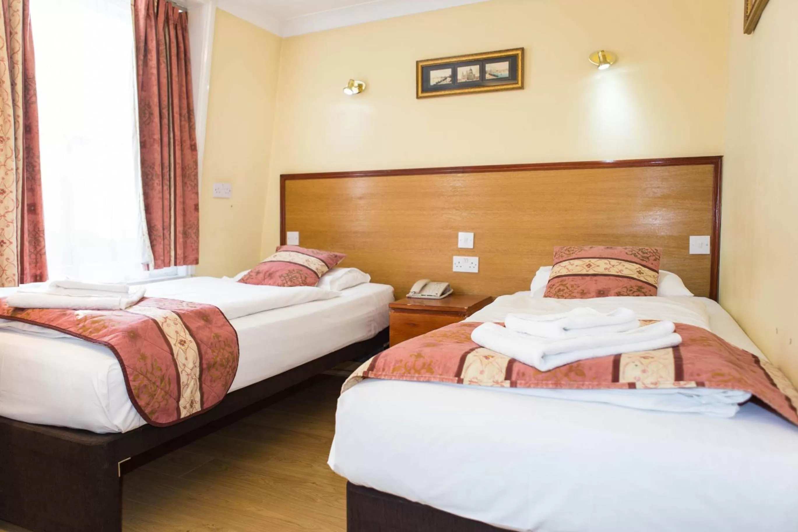 Bedroom, Bed in Shakespeare Hotel