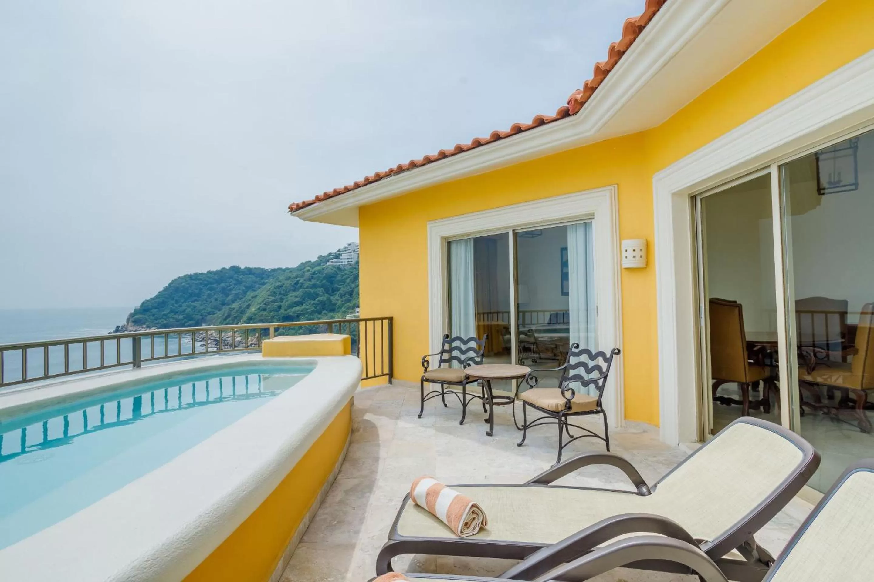 Swimming pool in Quinta Real Acapulco