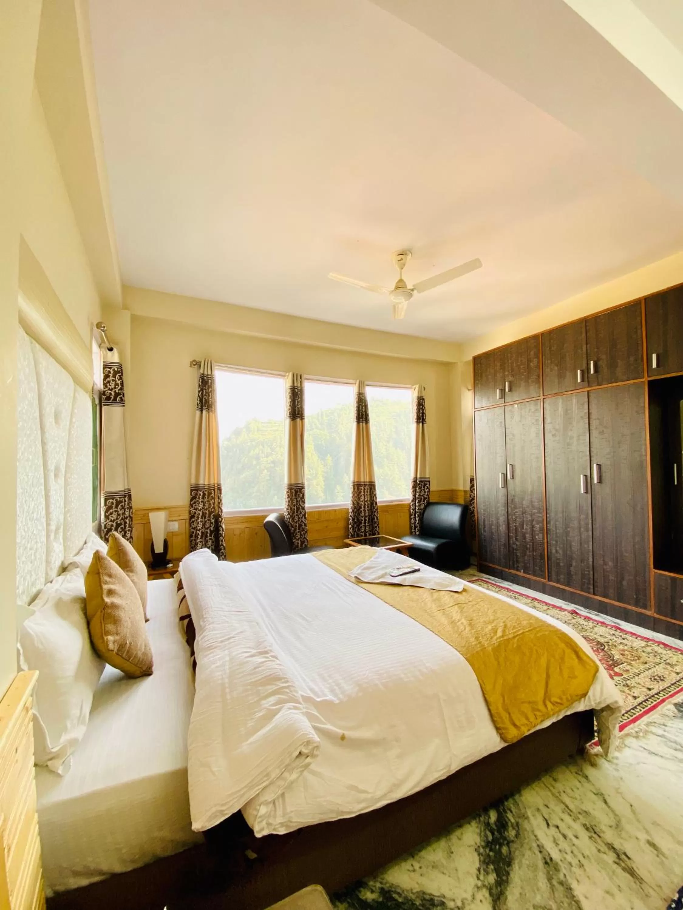 Seating area, Bed in Sai Cottage Shimla
