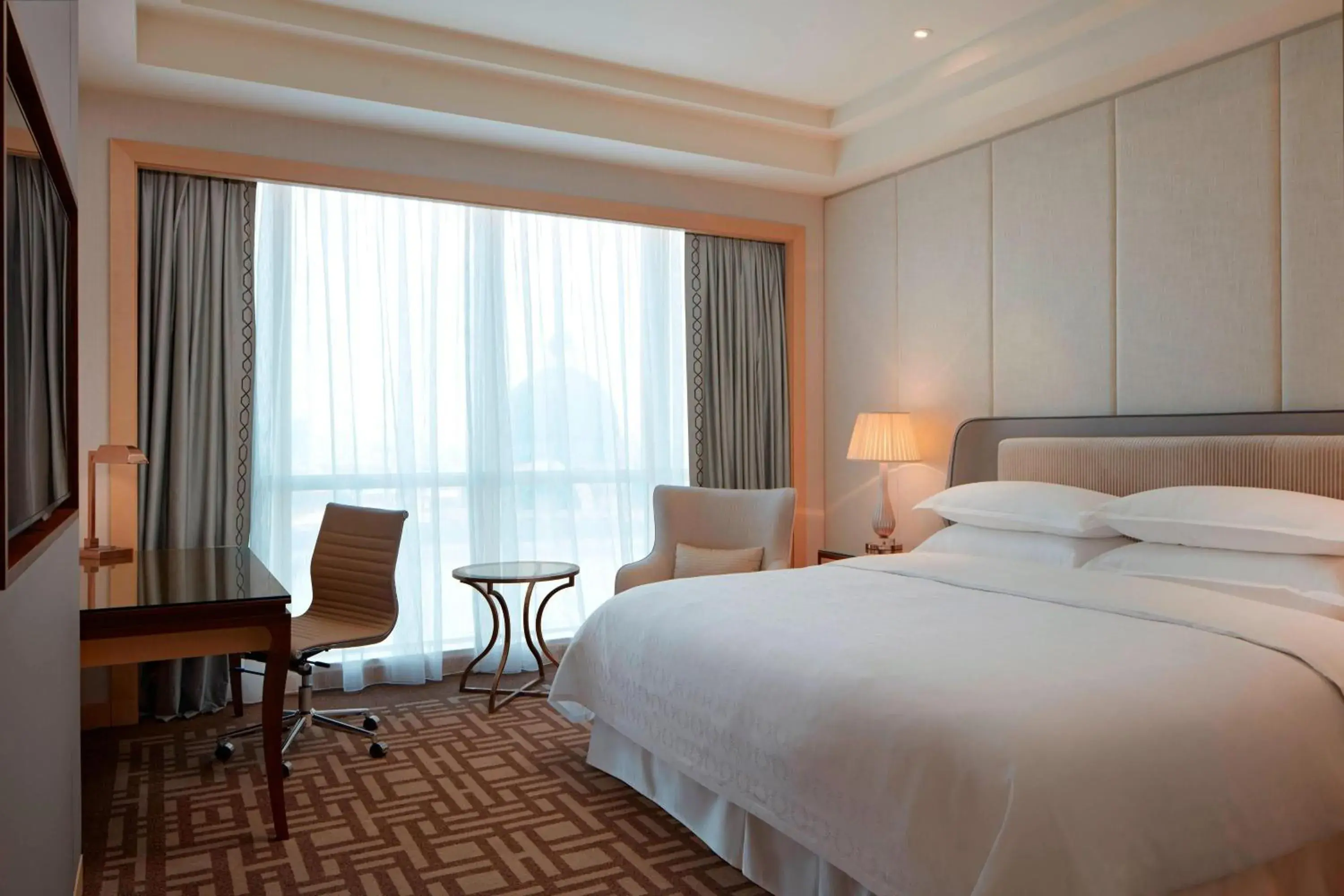 Executive Deluxe King, Guest room, 1 King, Skyline view in Sheraton Petaling Jaya Hotel Executive Deluxe King, Guest room, 1 King, Skyline view in Sheraton Petaling Jaya Hotel
