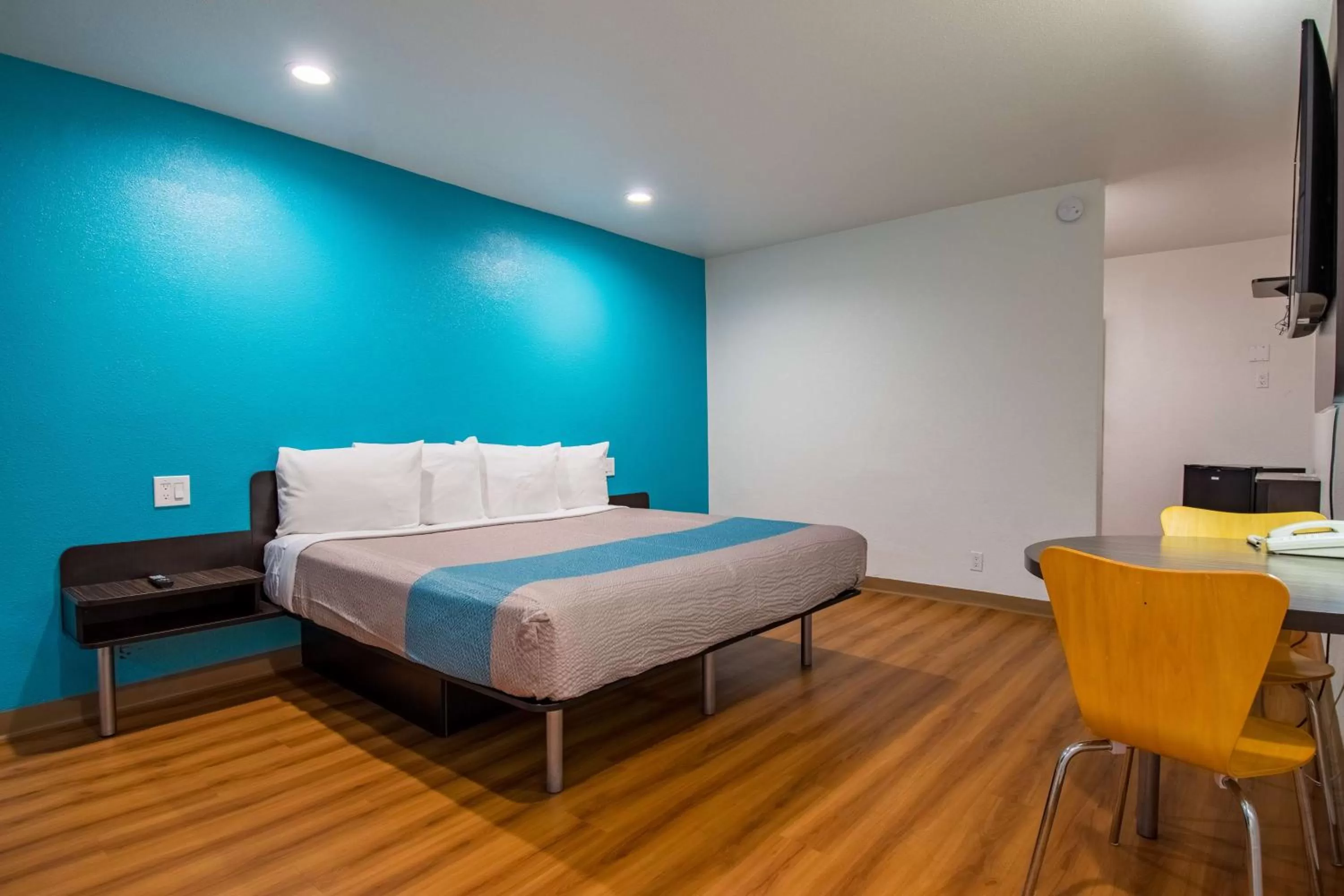 King Room with Roll-in Shower - Disability Access - Non-Smoking in Motel 6-San Bernardino, CA - Downtown