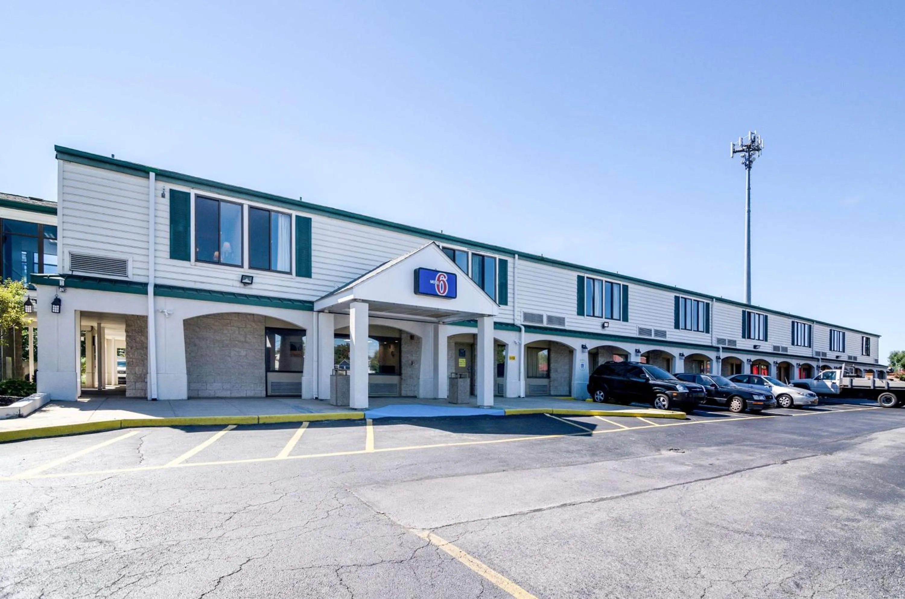 Property building in Motel 6-Newark, DE