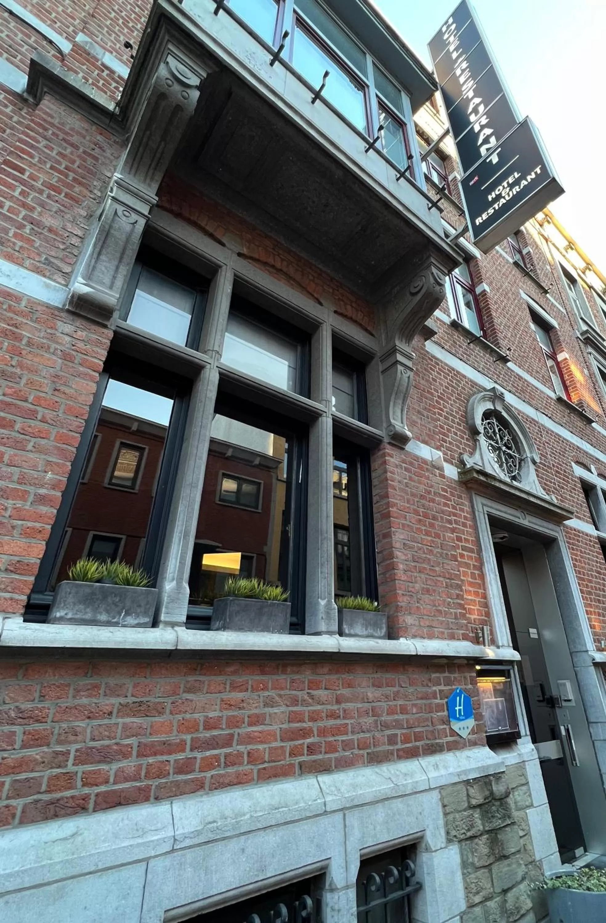 Property building in Hotel Le Cygne d'Argent