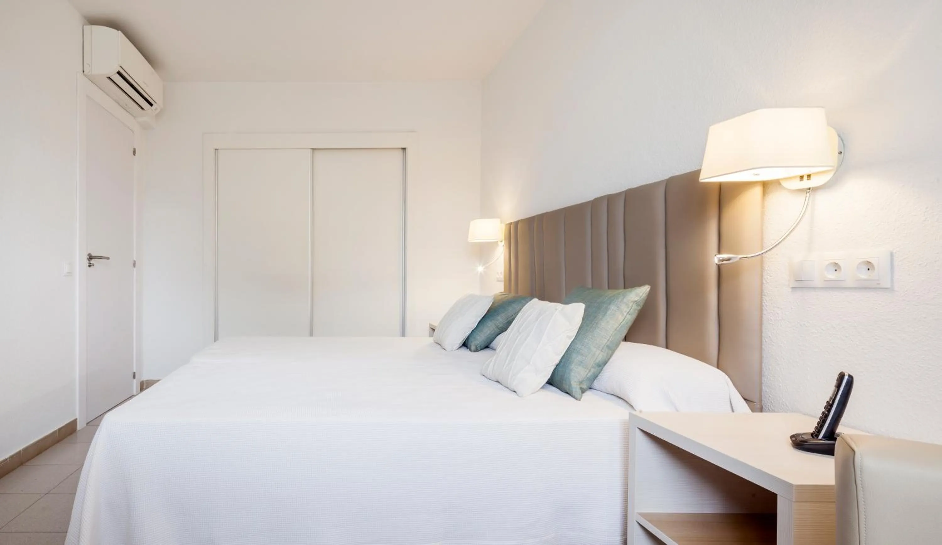 TV and multimedia, Bed in Ilunion Menorca